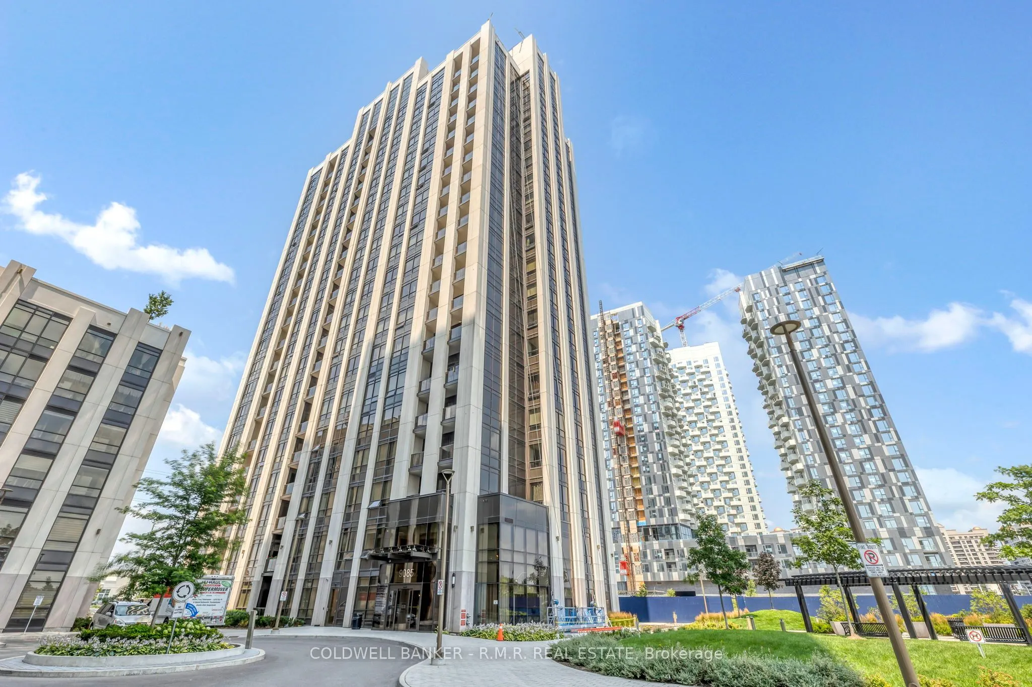 9085 Jane Street, #404