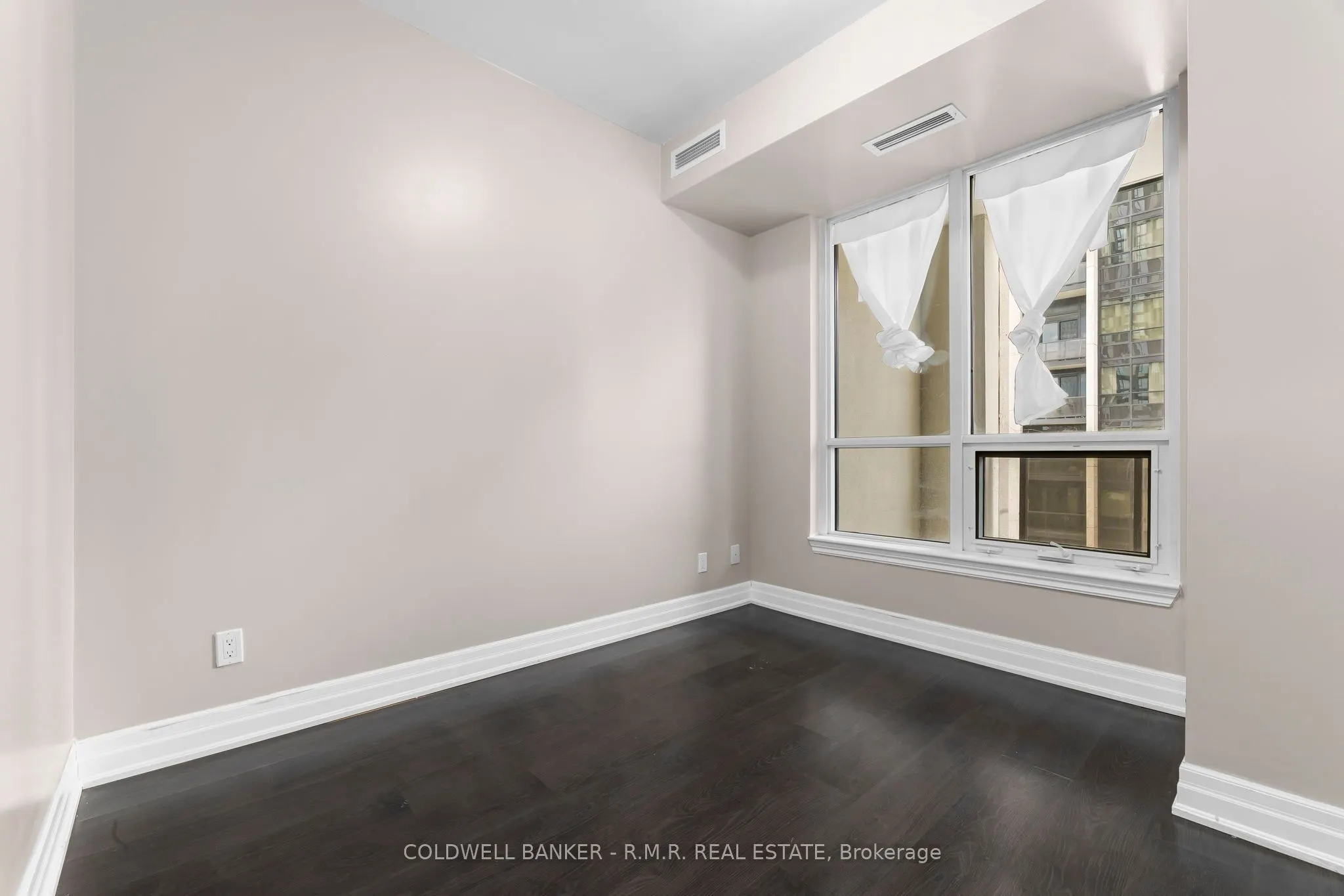9085 Jane Street, #404