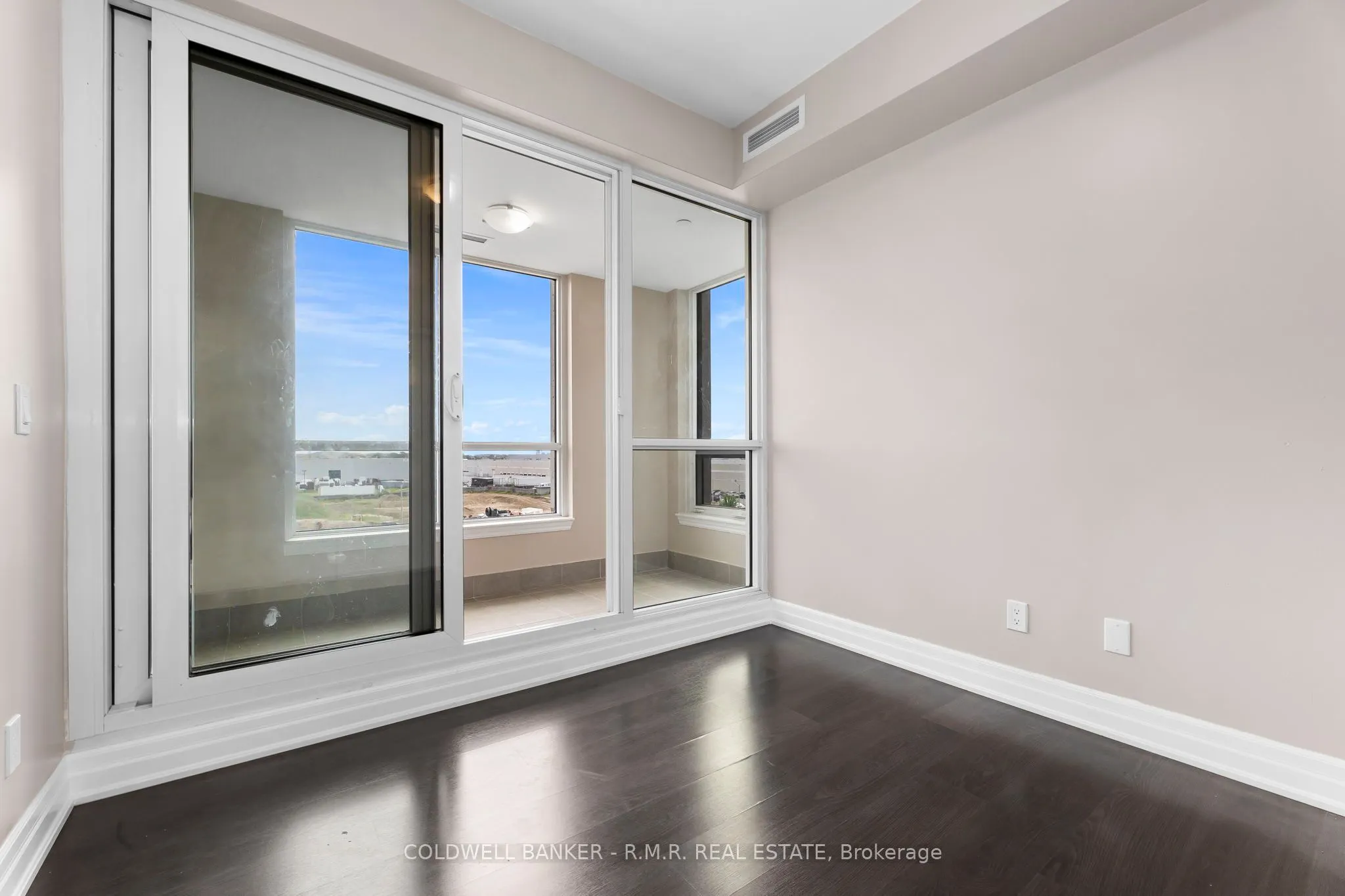 9085 Jane Street, #404