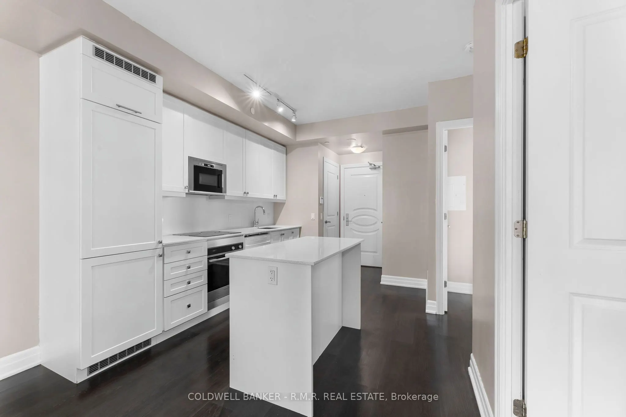 9085 Jane Street, #404