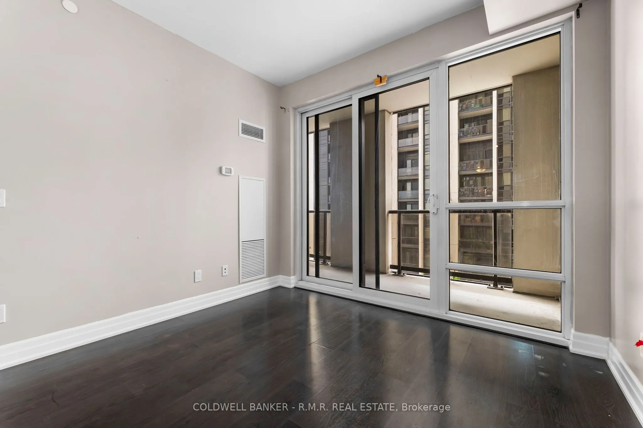 9085 Jane Street, #404