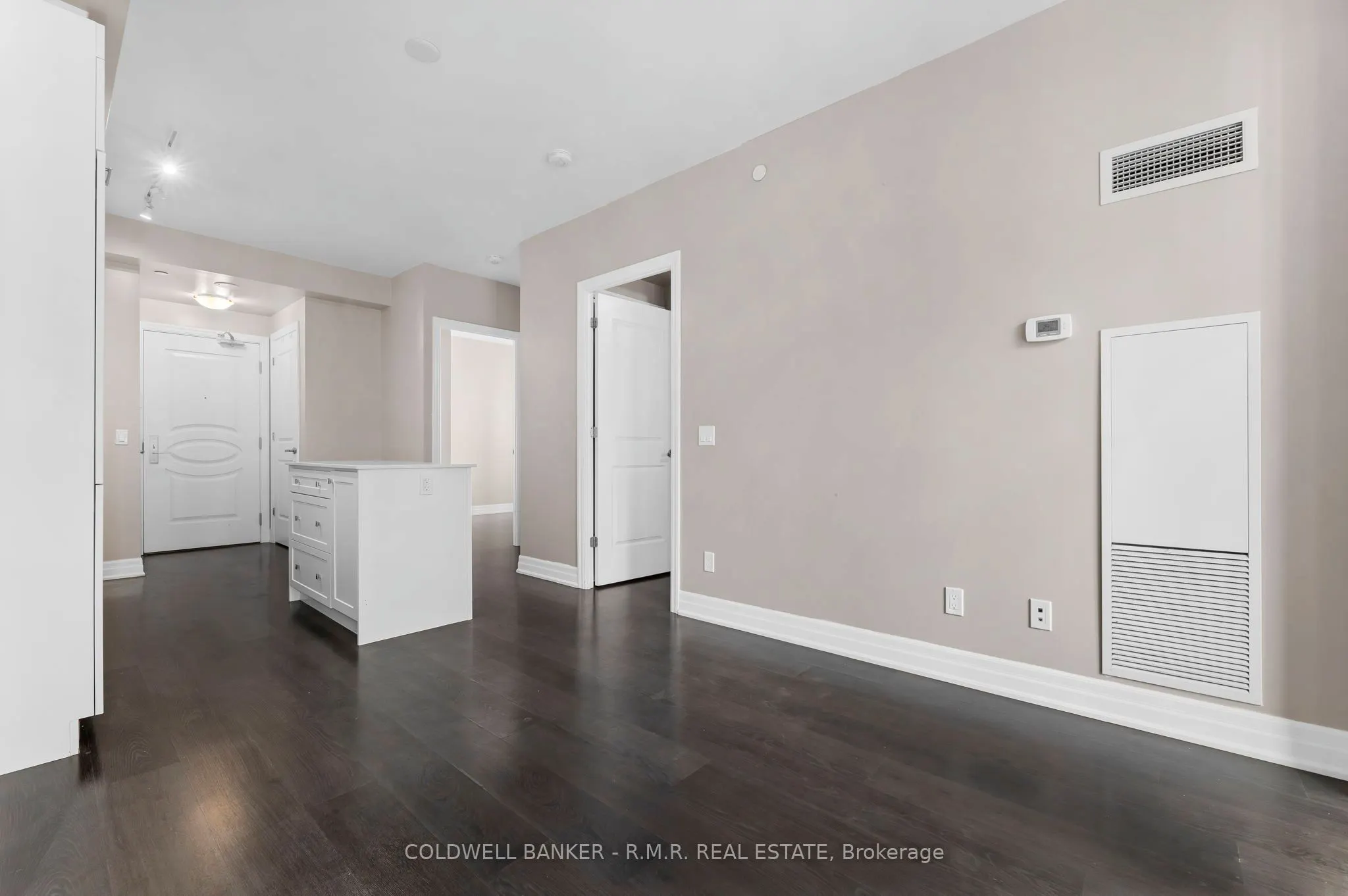 9085 Jane Street, #404