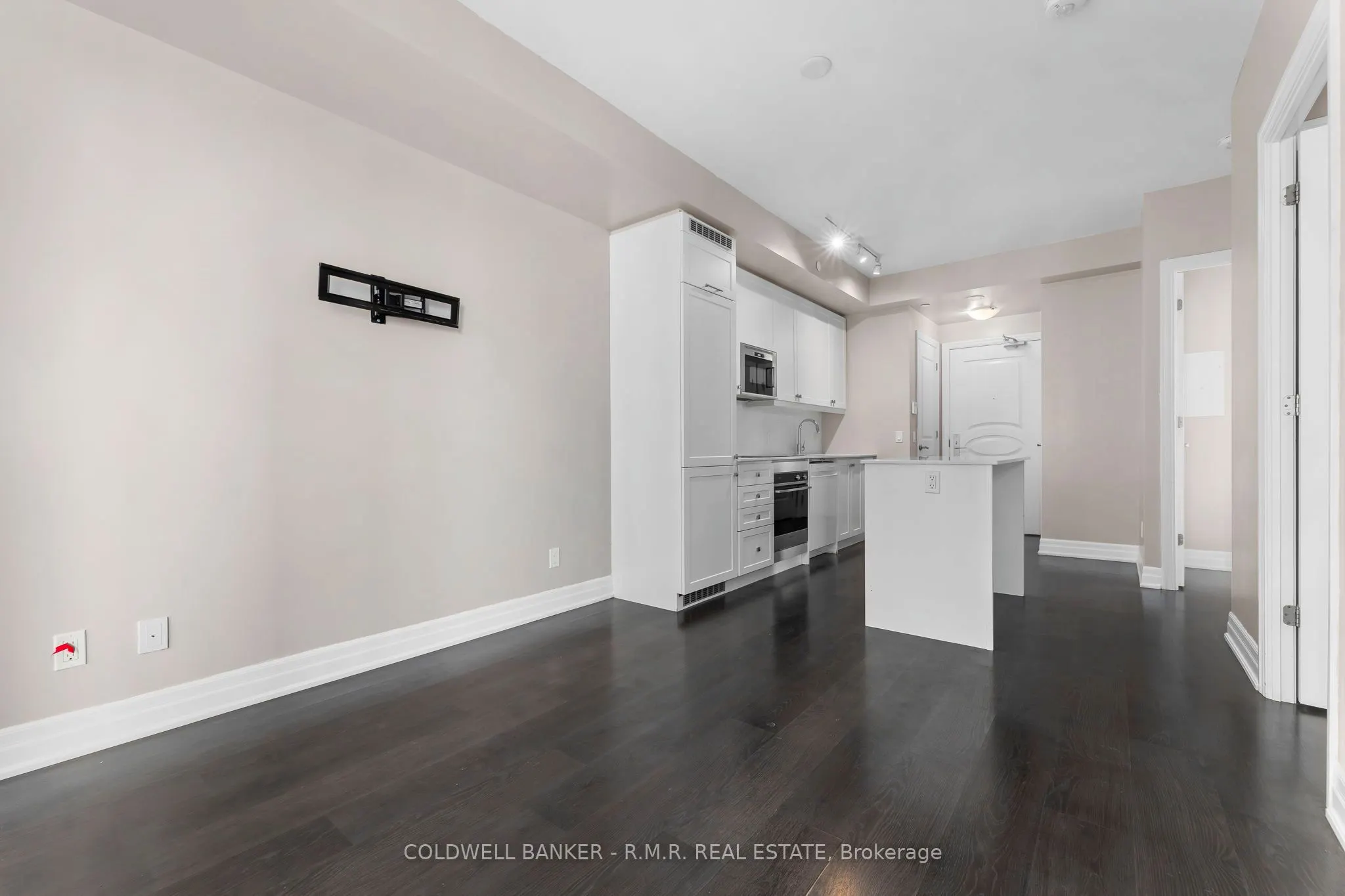 9085 Jane Street, #404