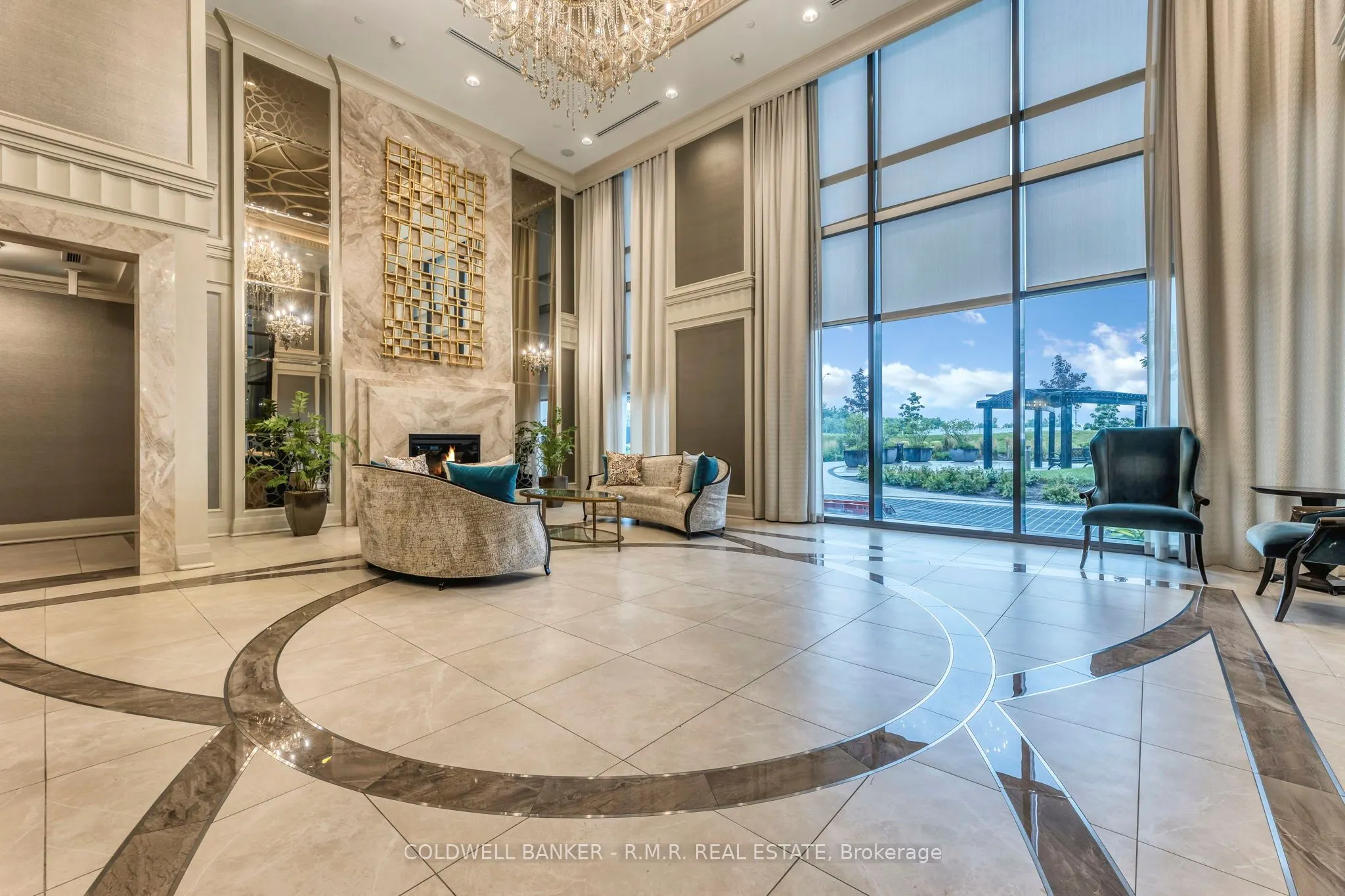 9085 Jane Street, #404