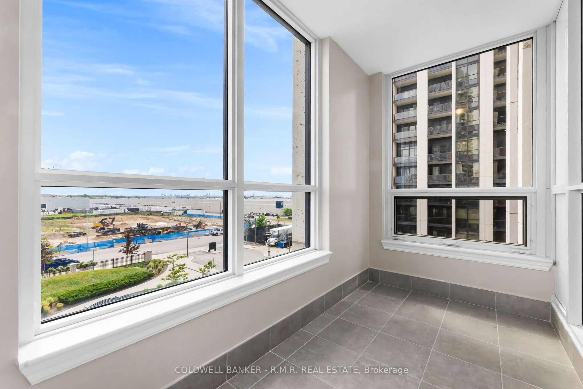 9085 Jane Street, #404