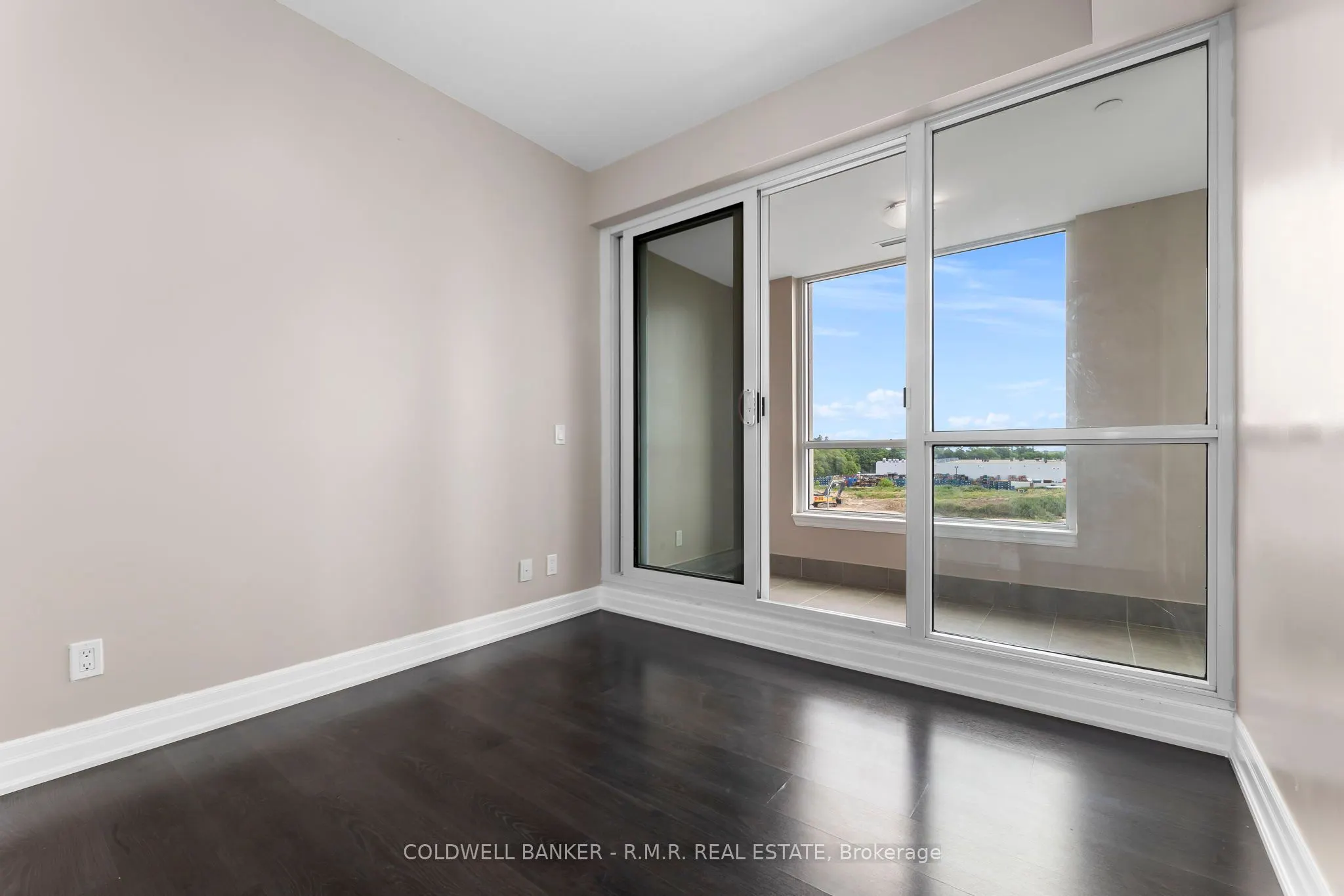 9085 Jane Street, #404