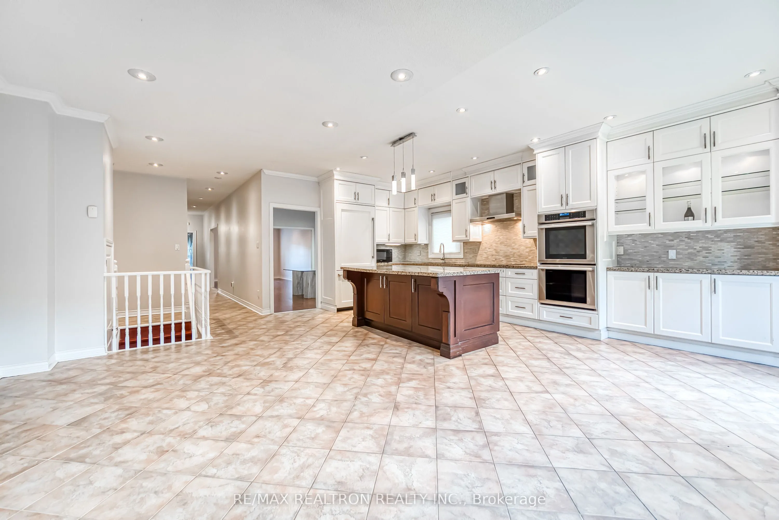 171 Shaftsbury Avenue