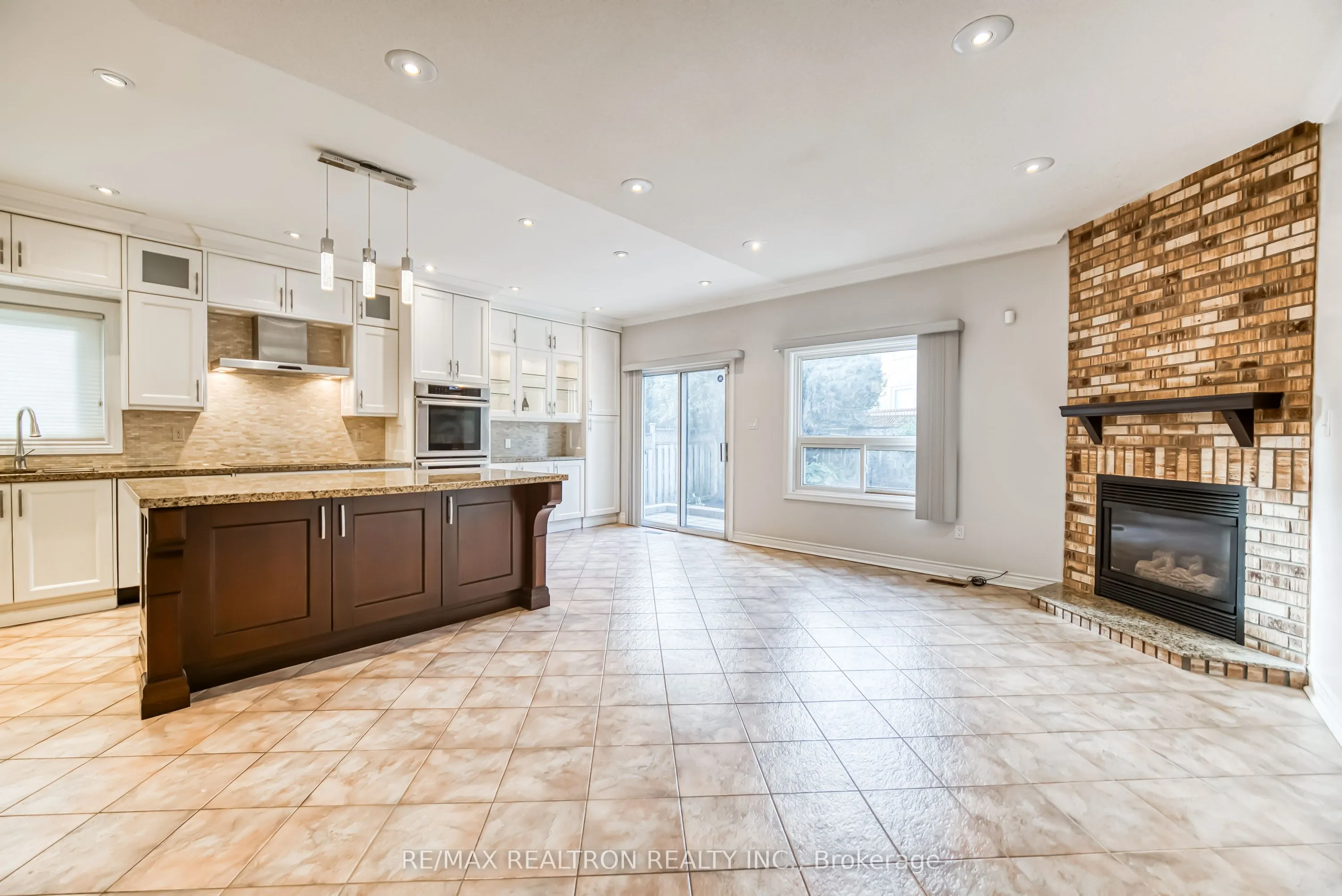 171 Shaftsbury Avenue