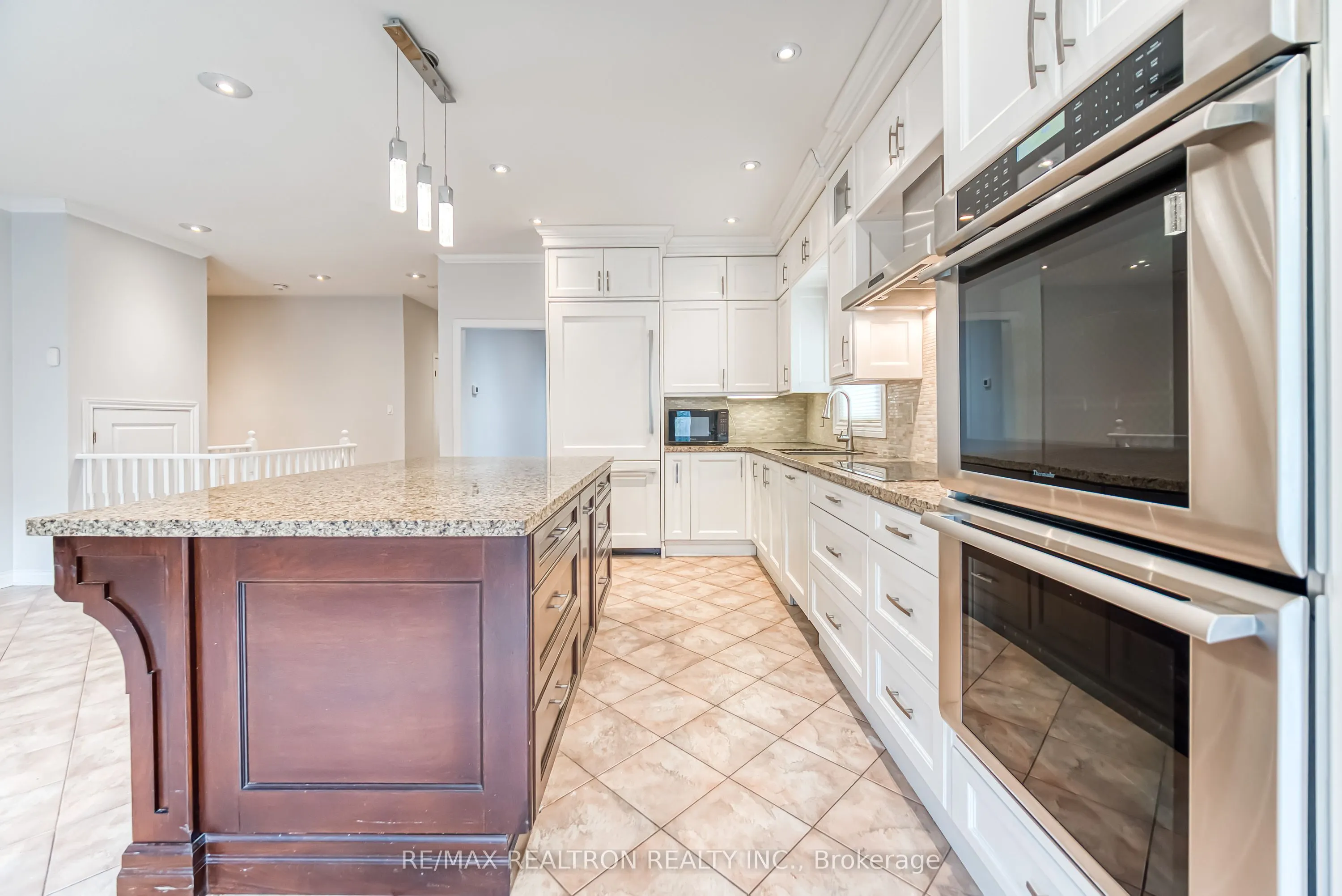 171 Shaftsbury Avenue