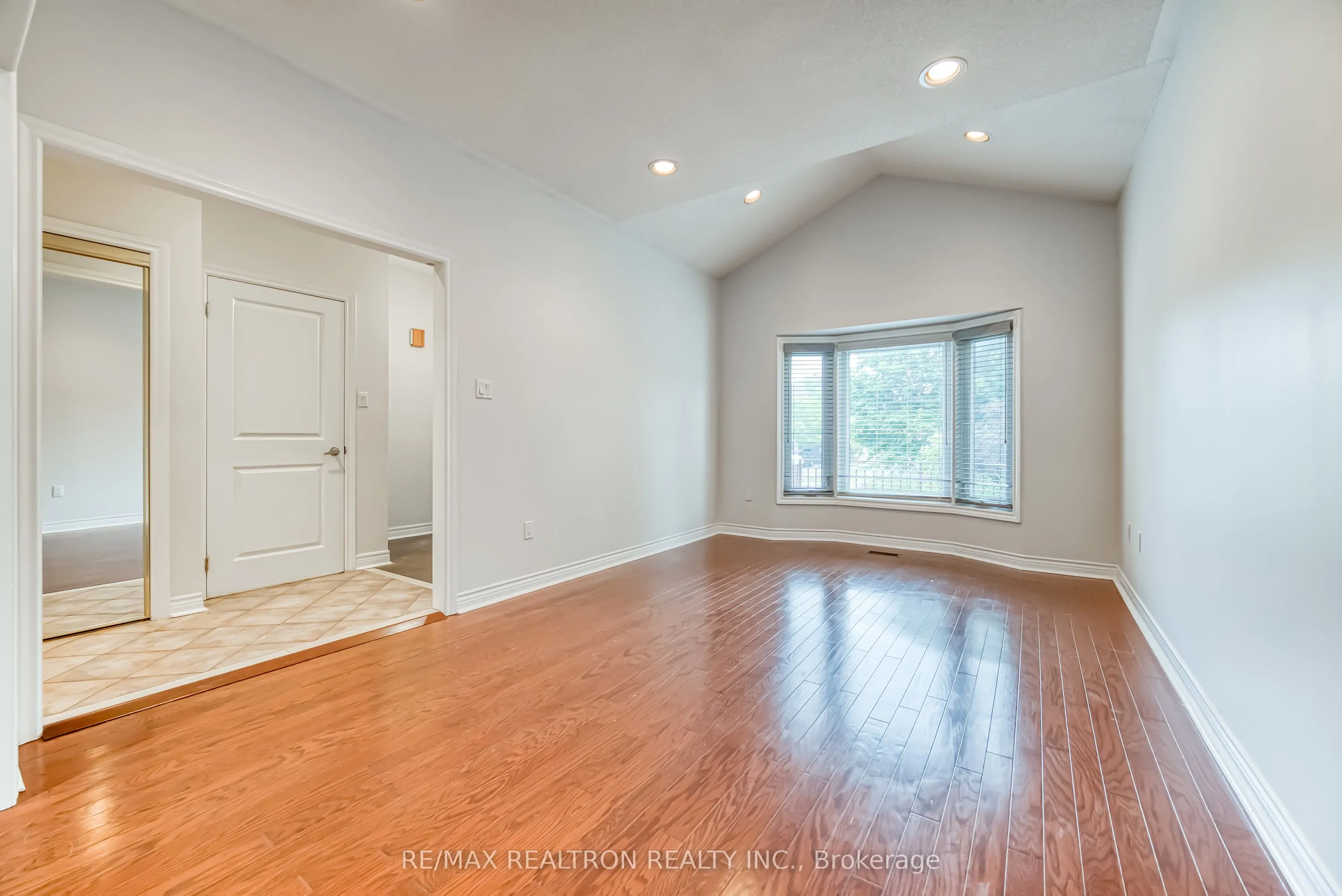 171 Shaftsbury Avenue