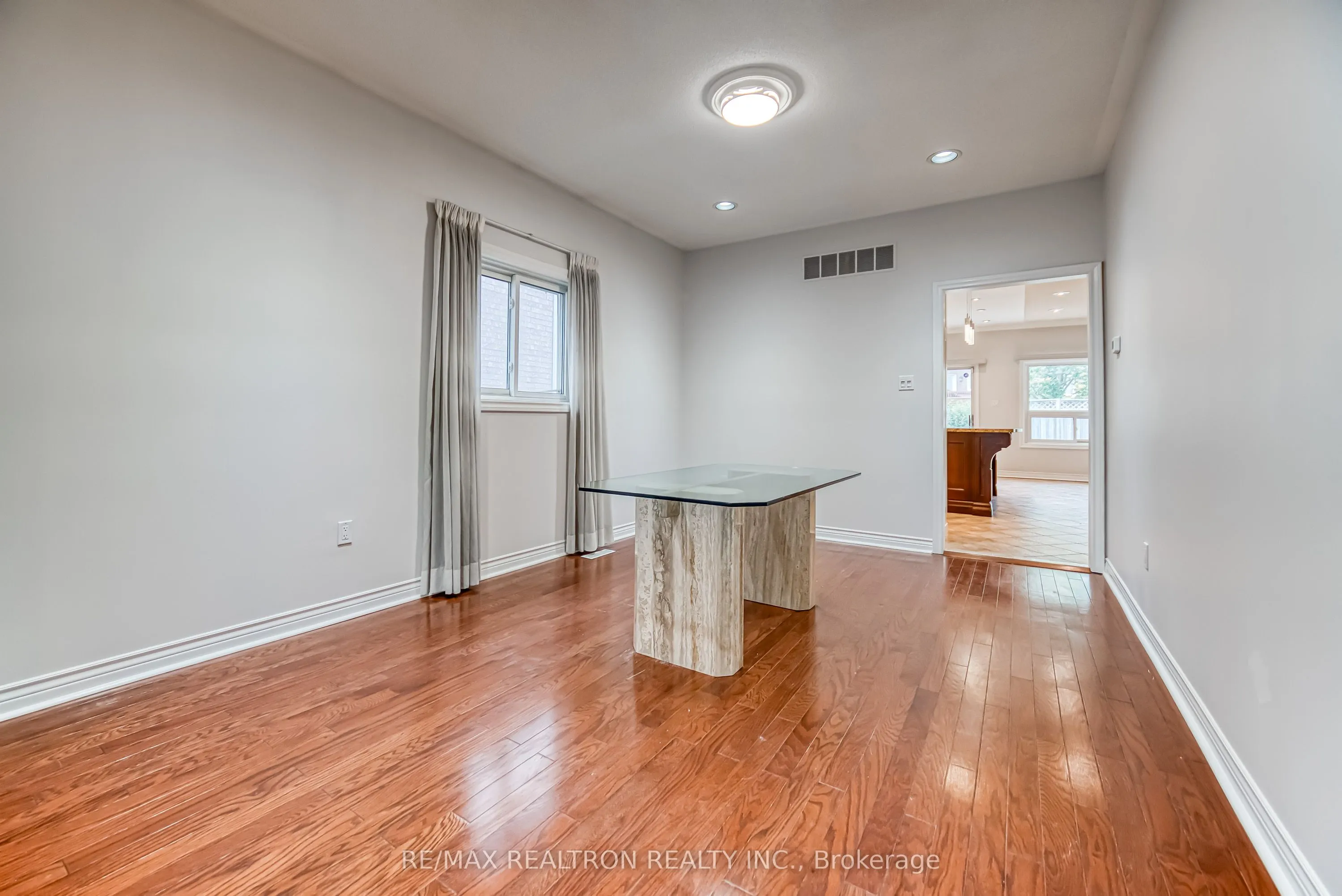 171 Shaftsbury Avenue