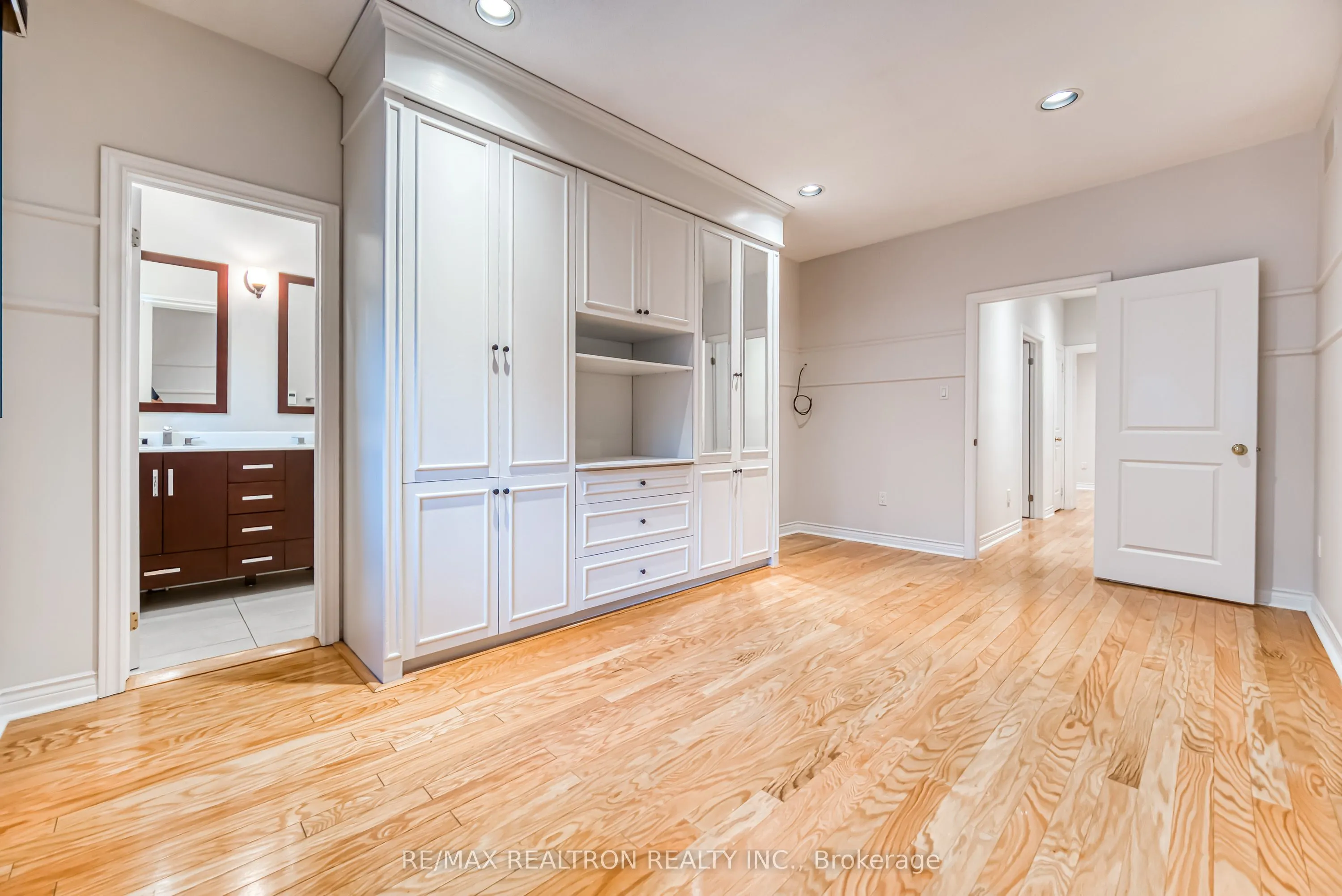 171 Shaftsbury Avenue
