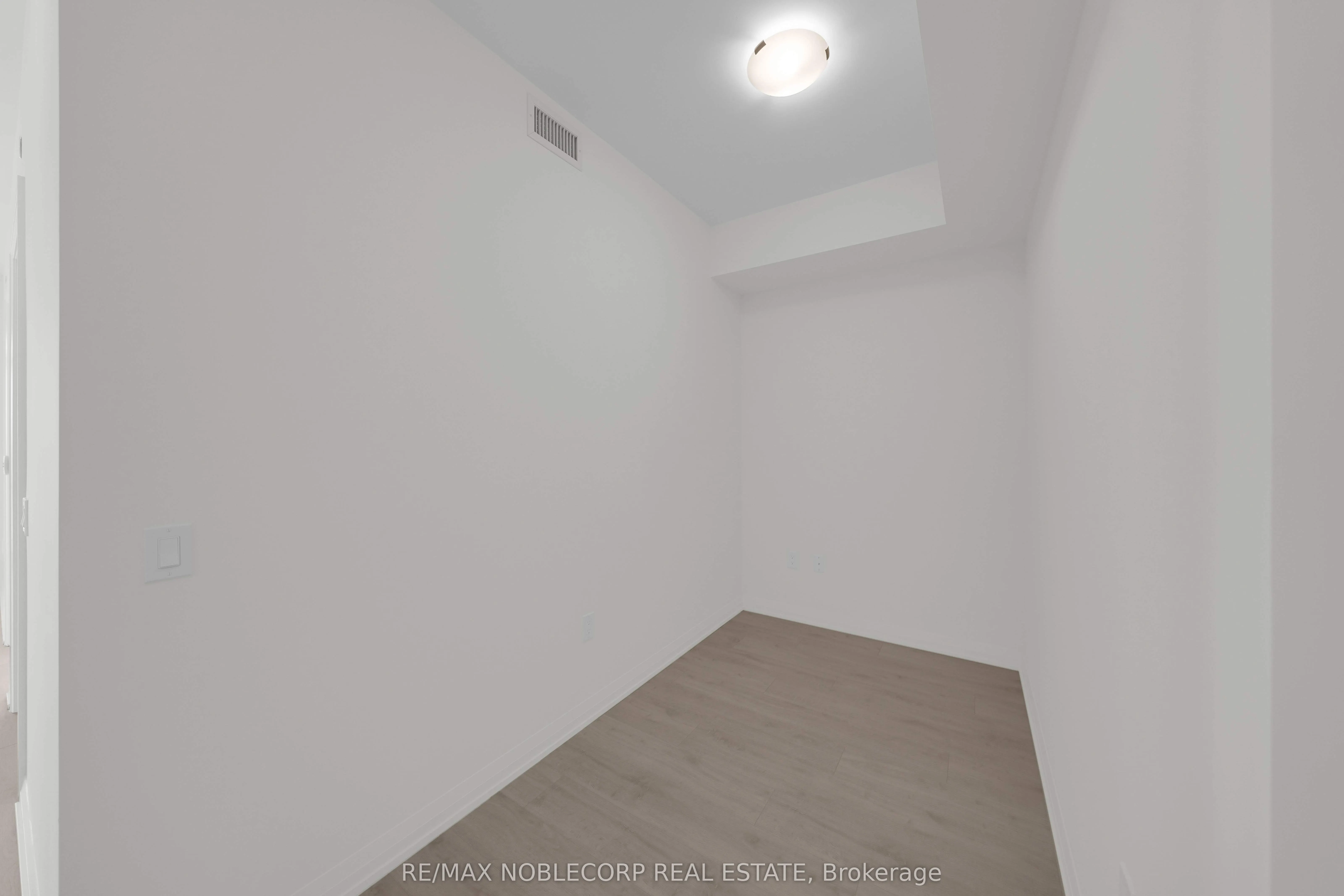 8960 Jane Street, #2107