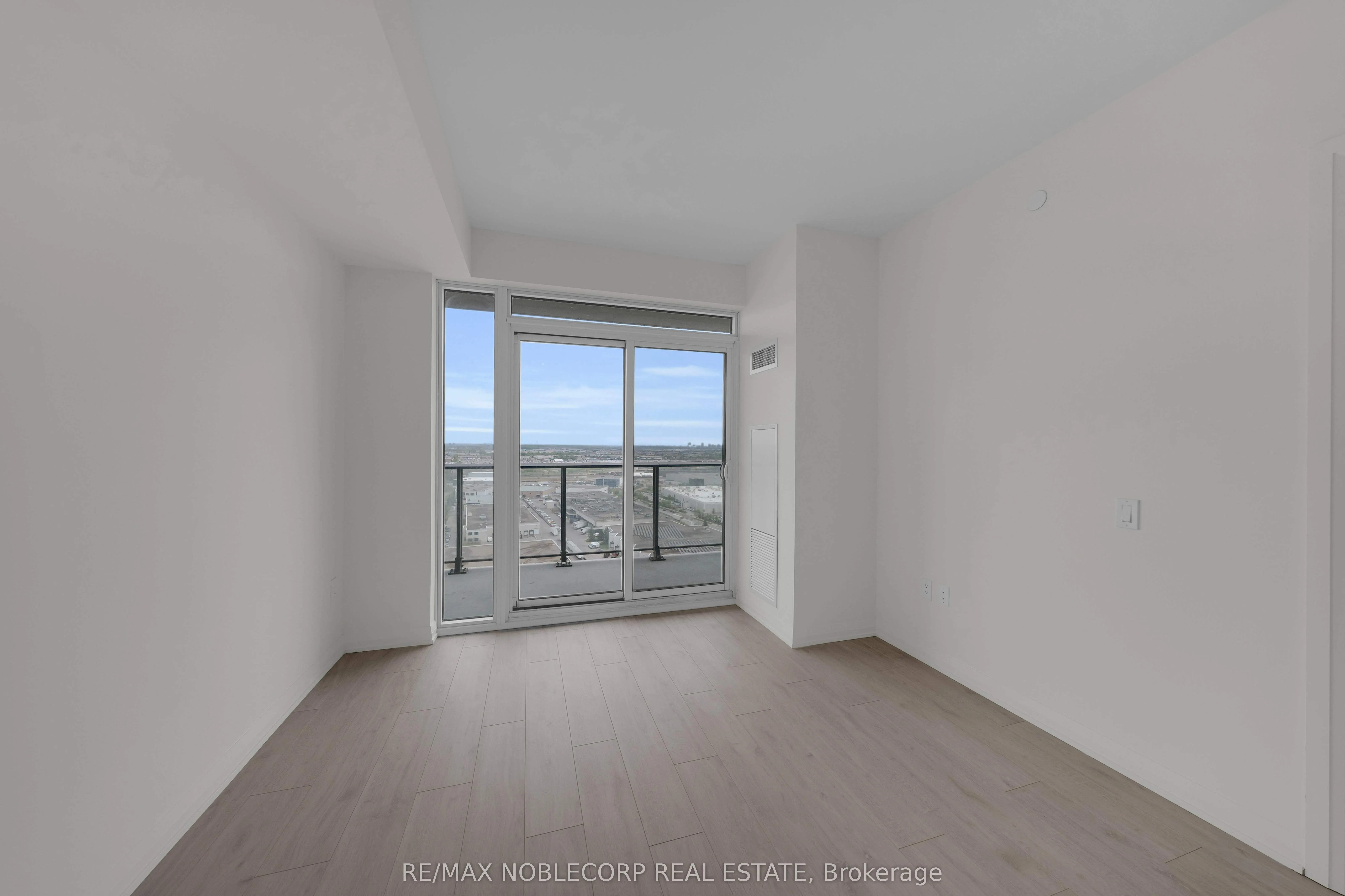 8960 Jane Street, #2107
