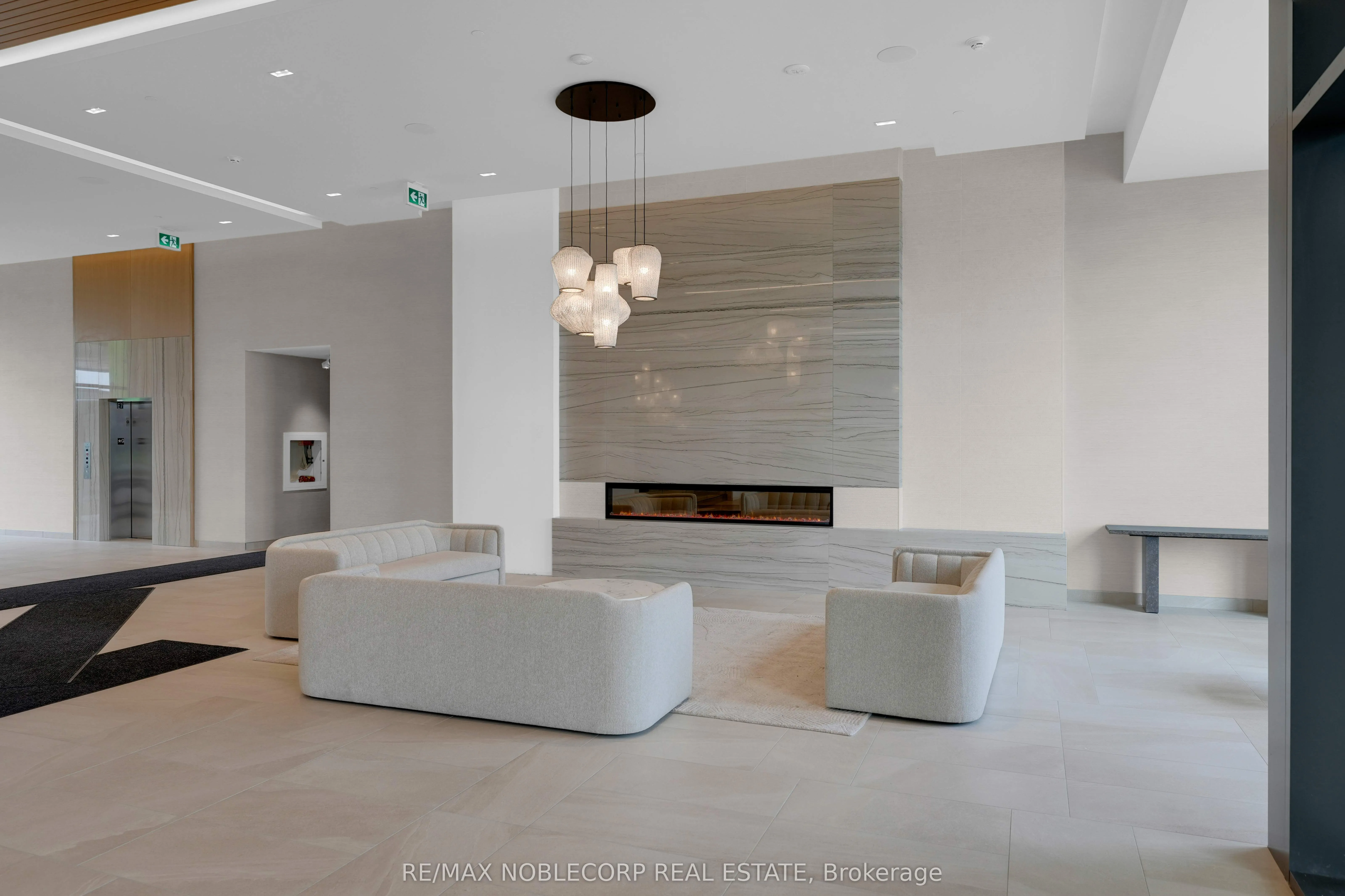 8960 Jane Street, #2107