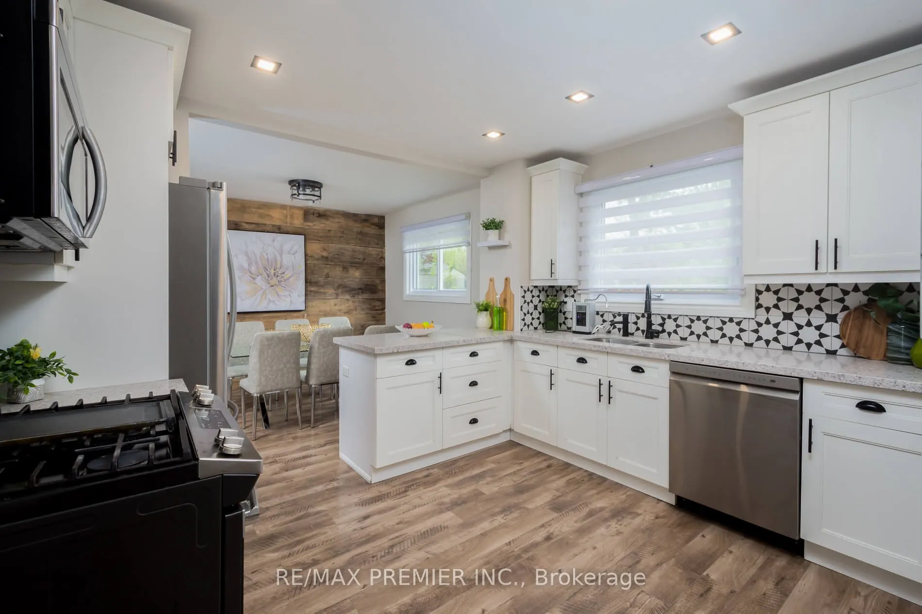 15 Maple Avenue W