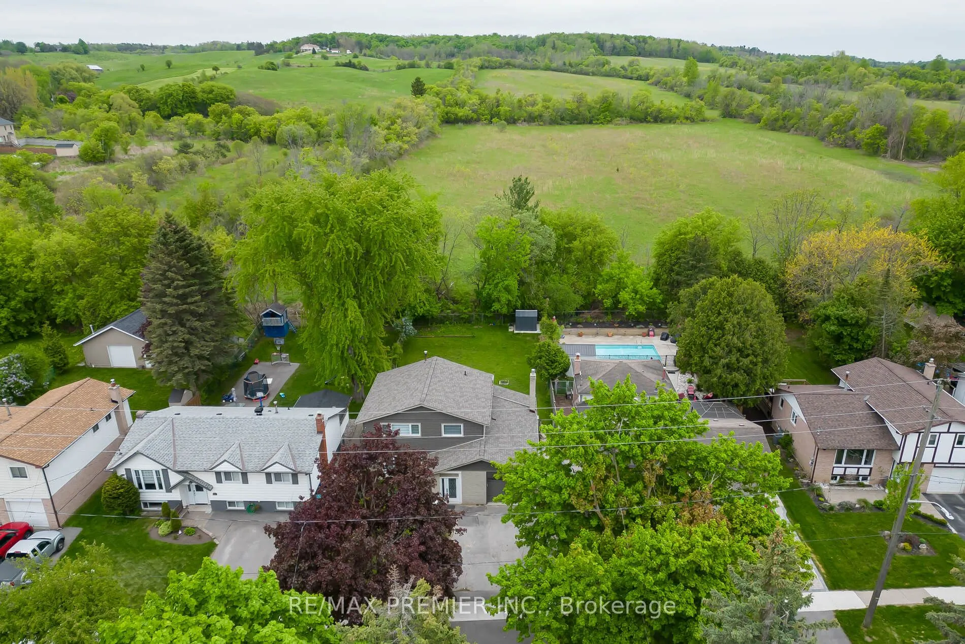 15 Maple Avenue W