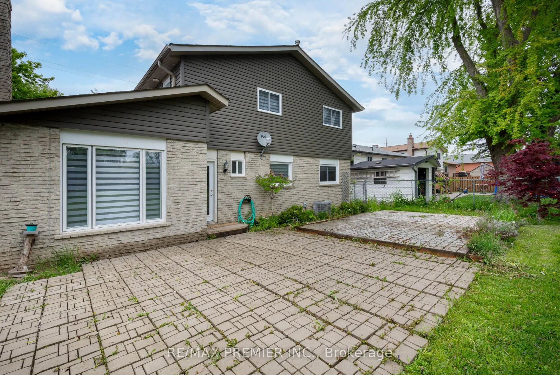 15 Maple Avenue W