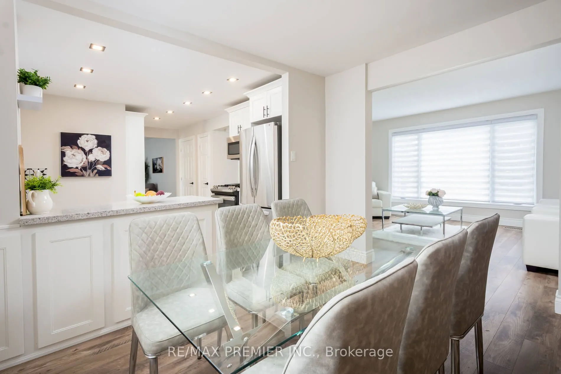 15 Maple Avenue W