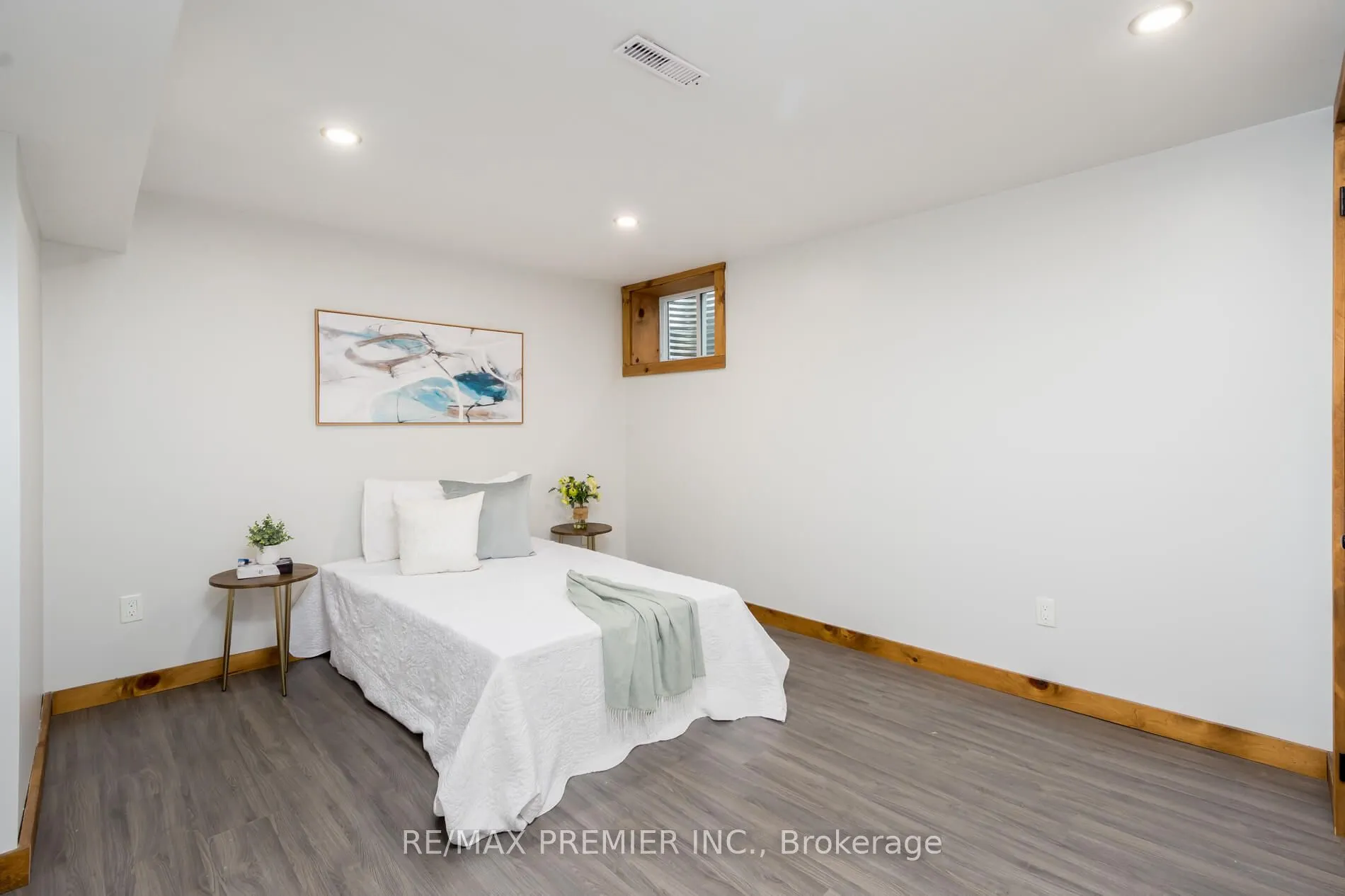 15 Maple Avenue W