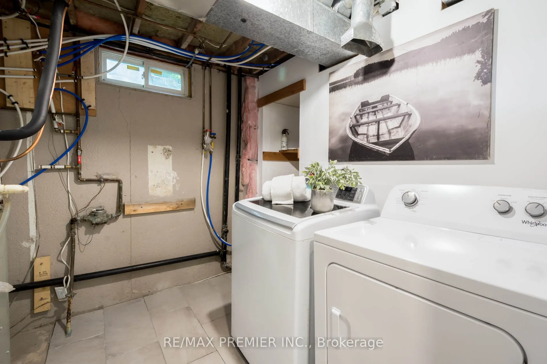 15 Maple Avenue W