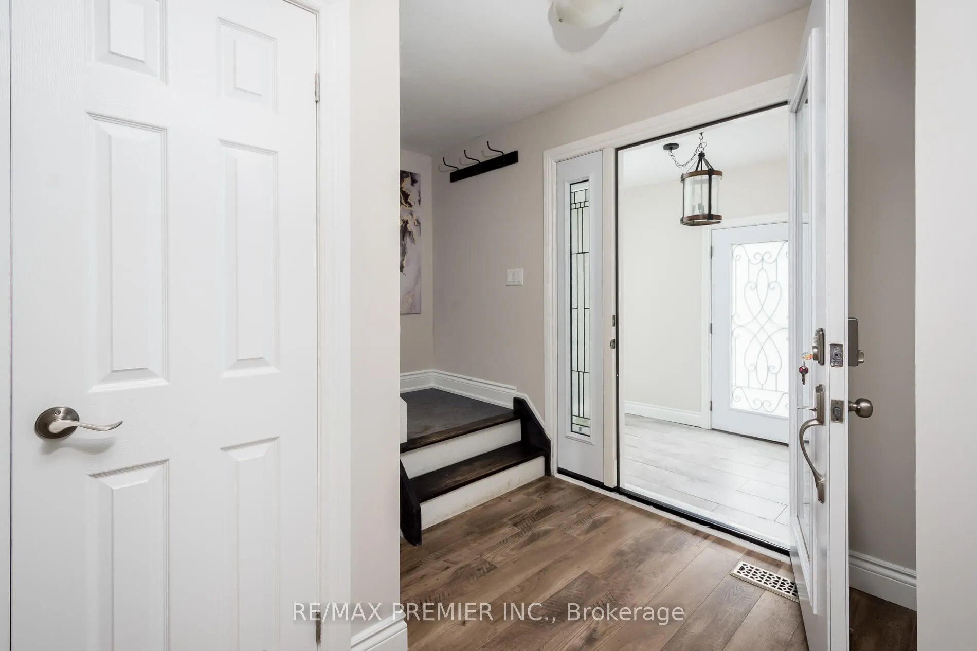 15 Maple Avenue W