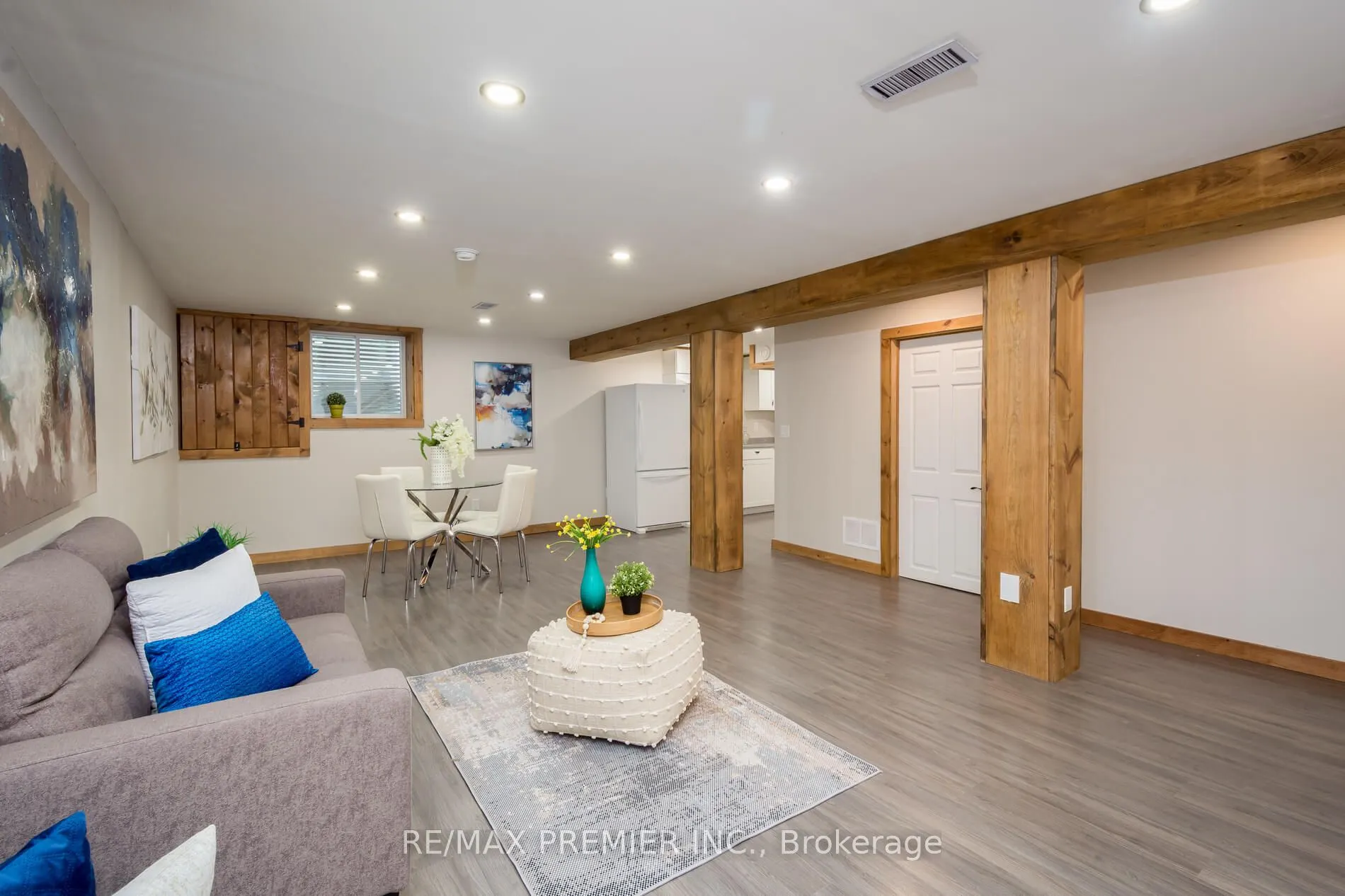 15 Maple Avenue W