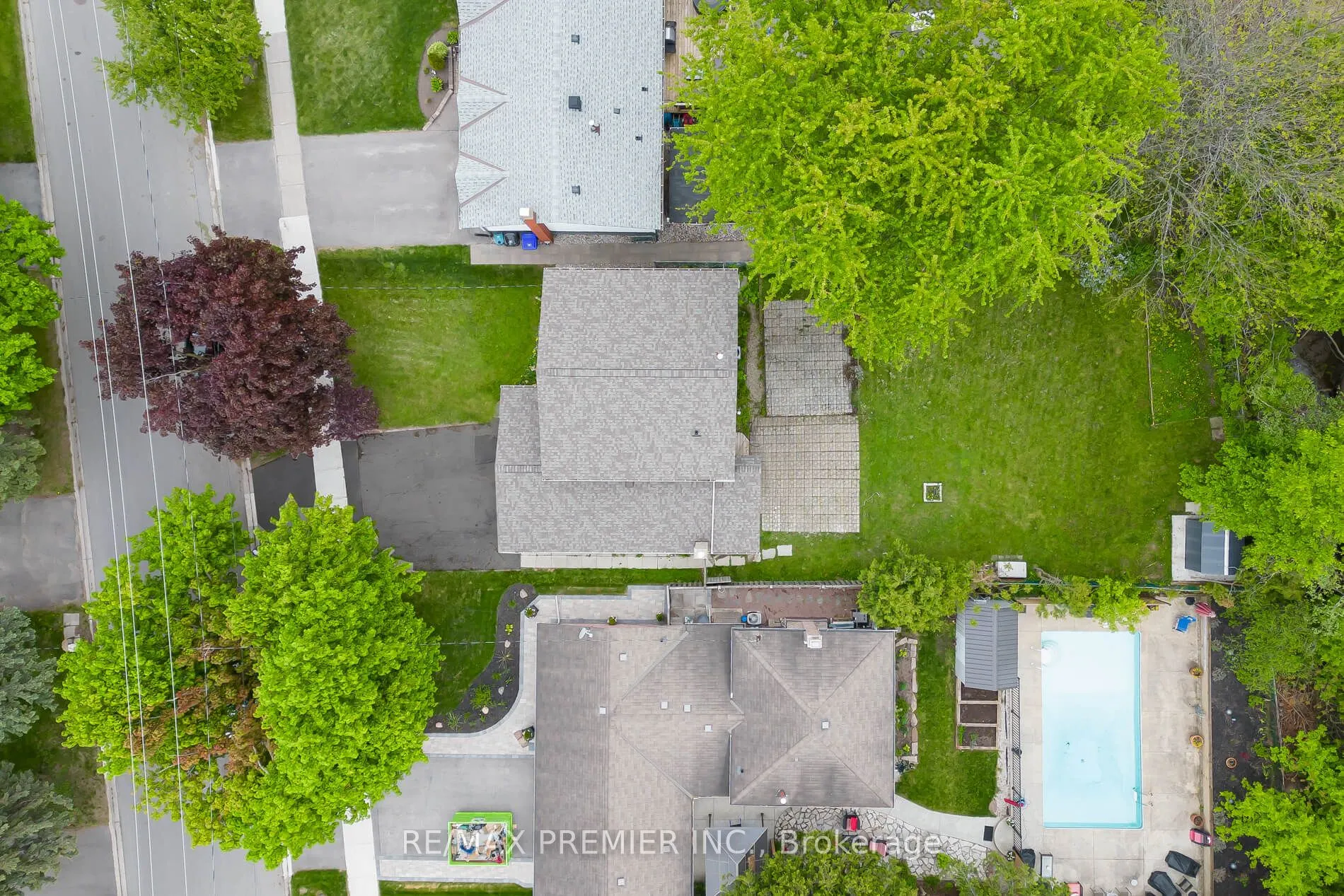 15 Maple Avenue W