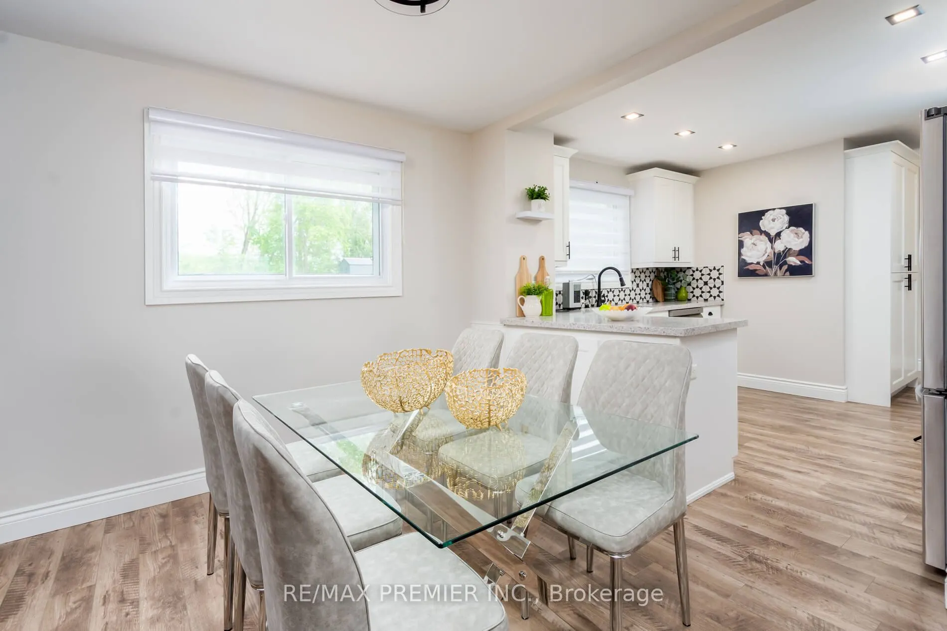 15 Maple Avenue W