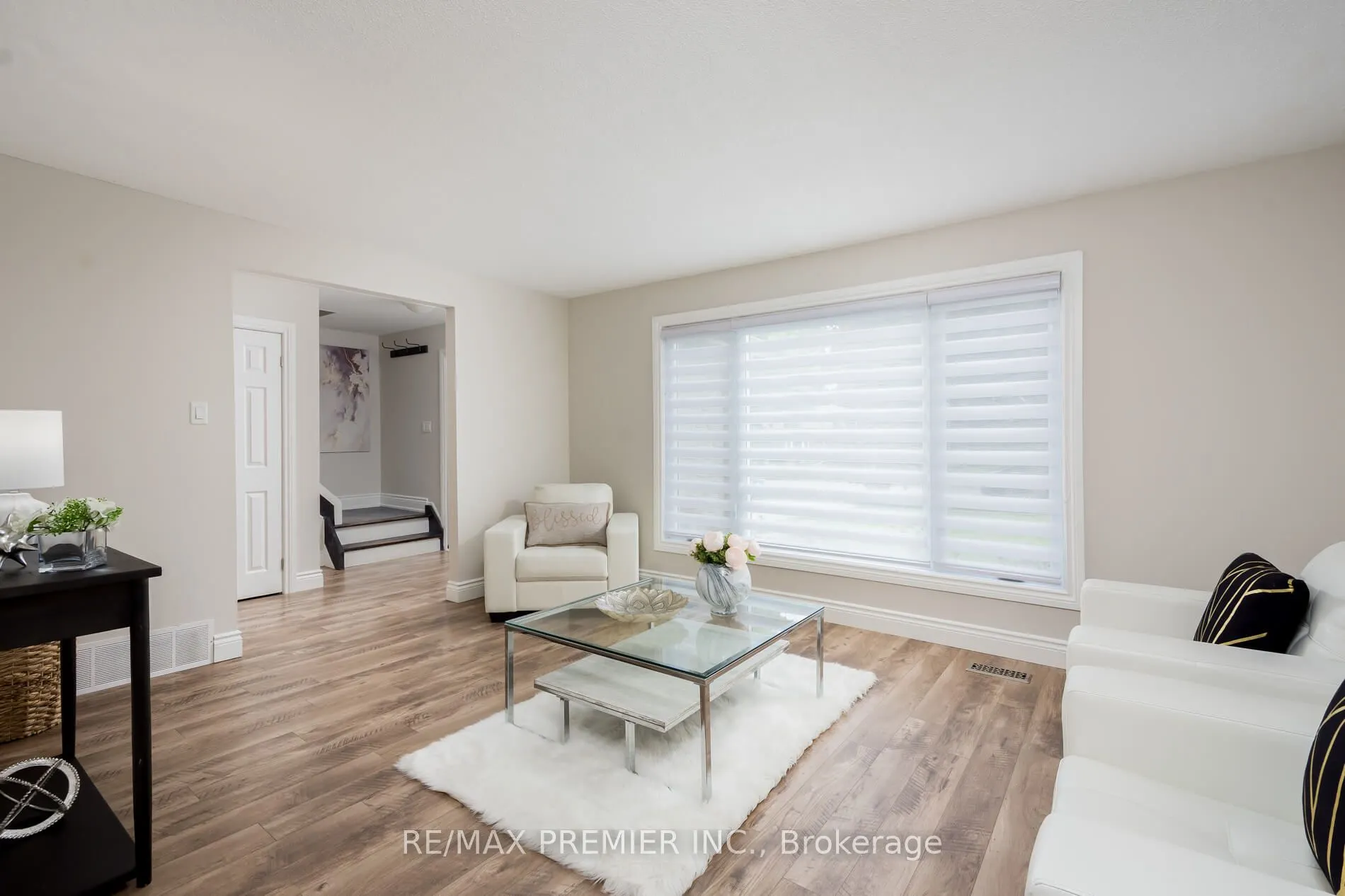 15 Maple Avenue W