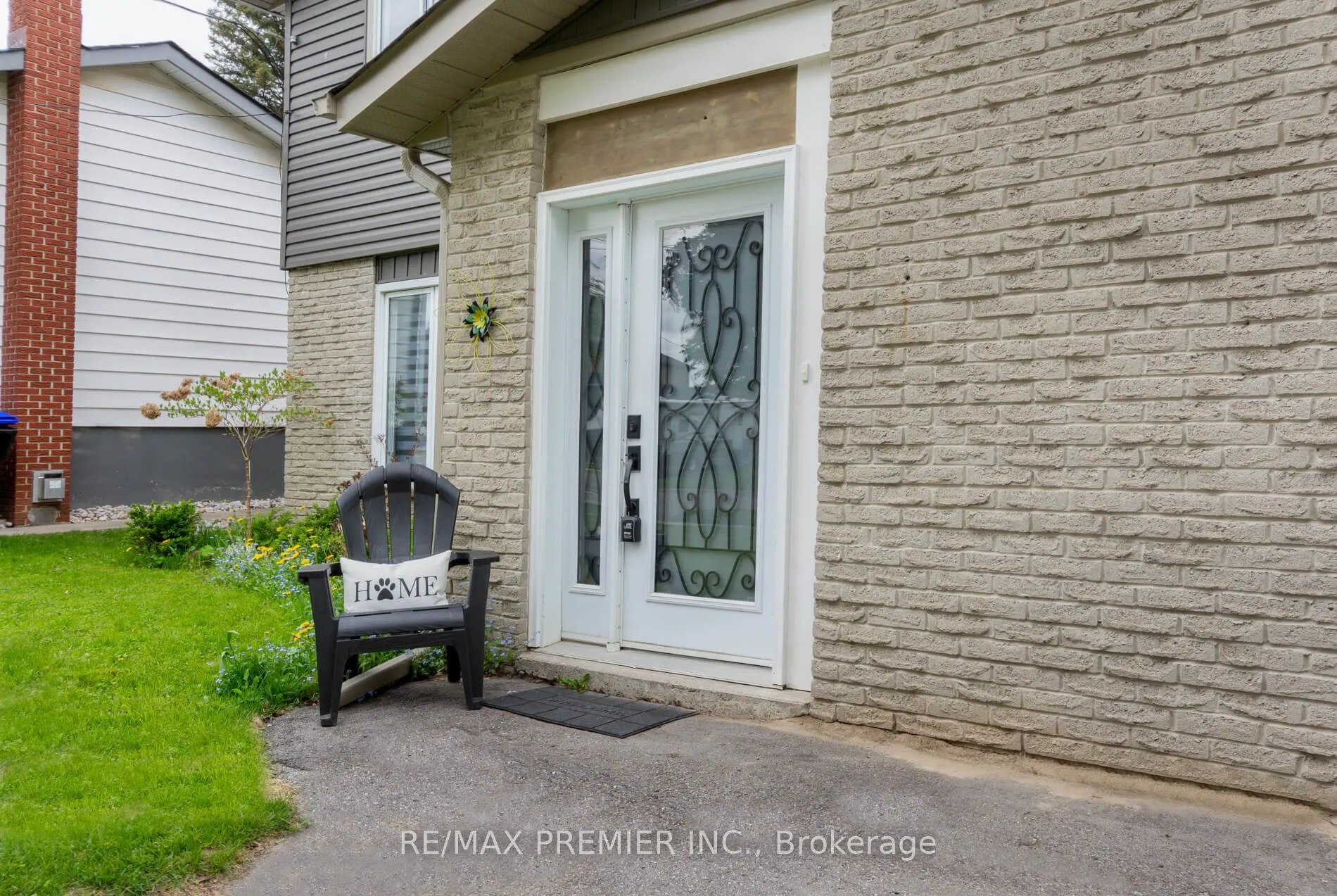 15 Maple Avenue W