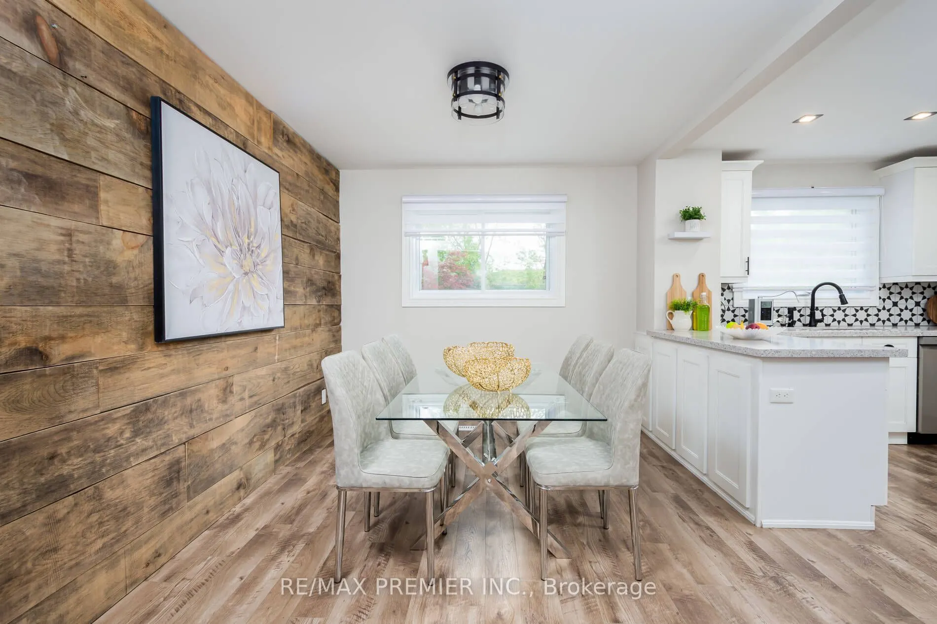 15 Maple Avenue W