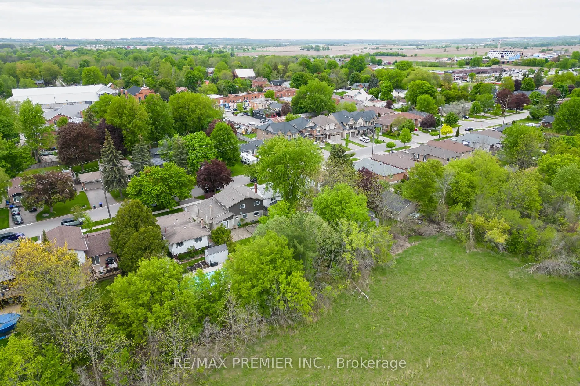 15 Maple Avenue W