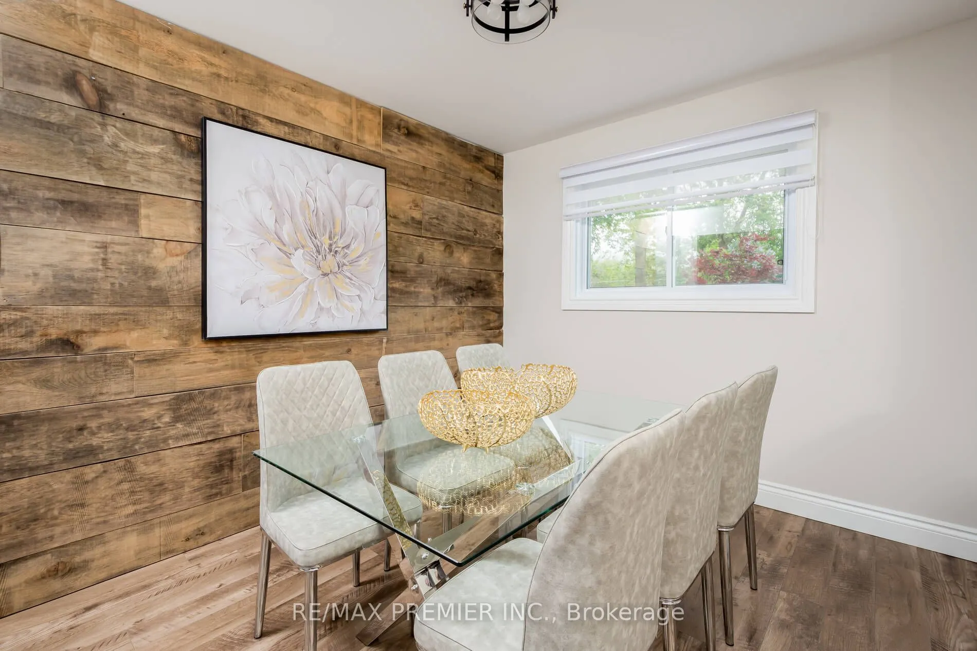 15 Maple Avenue W