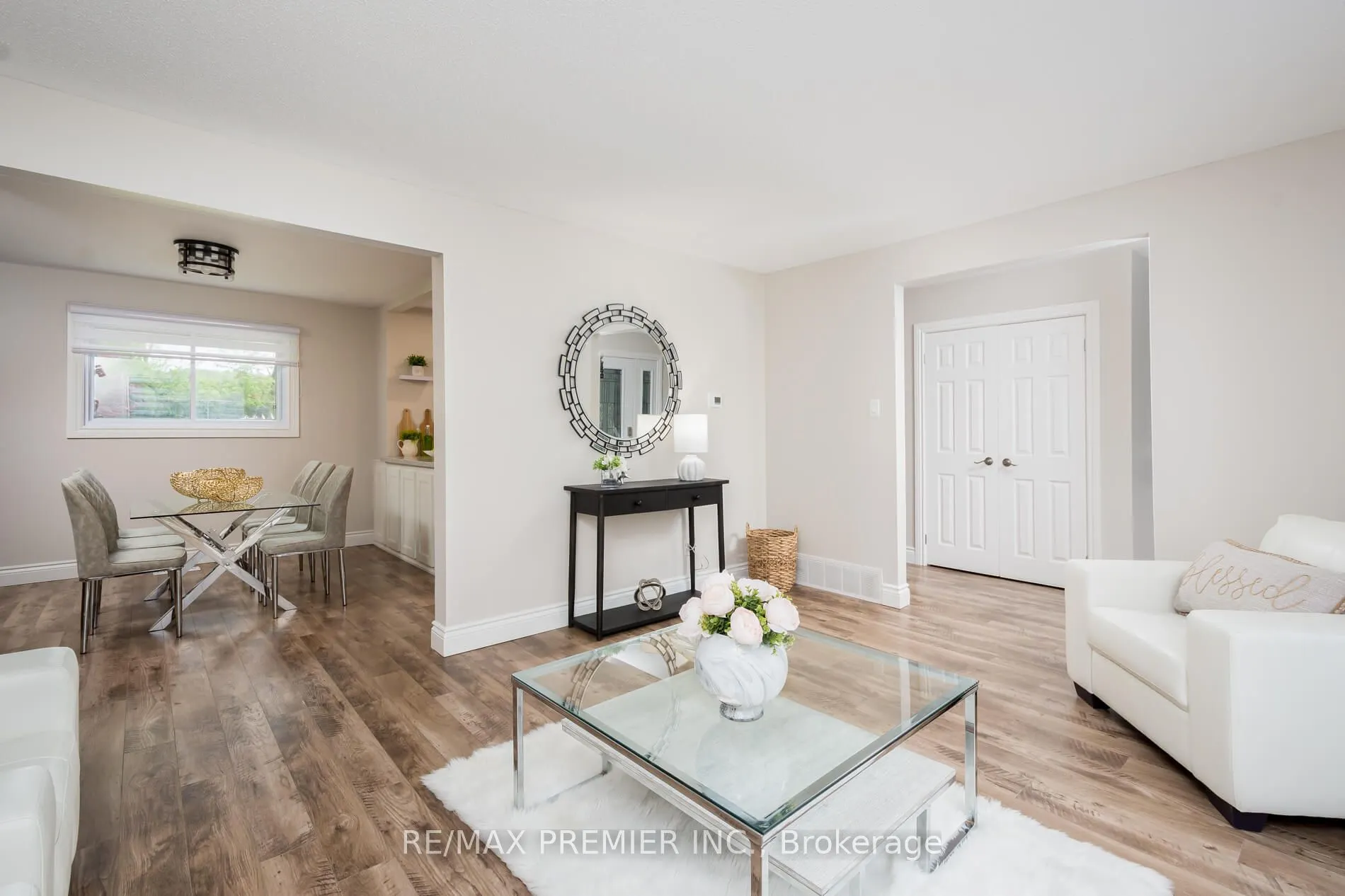 15 Maple Avenue W
