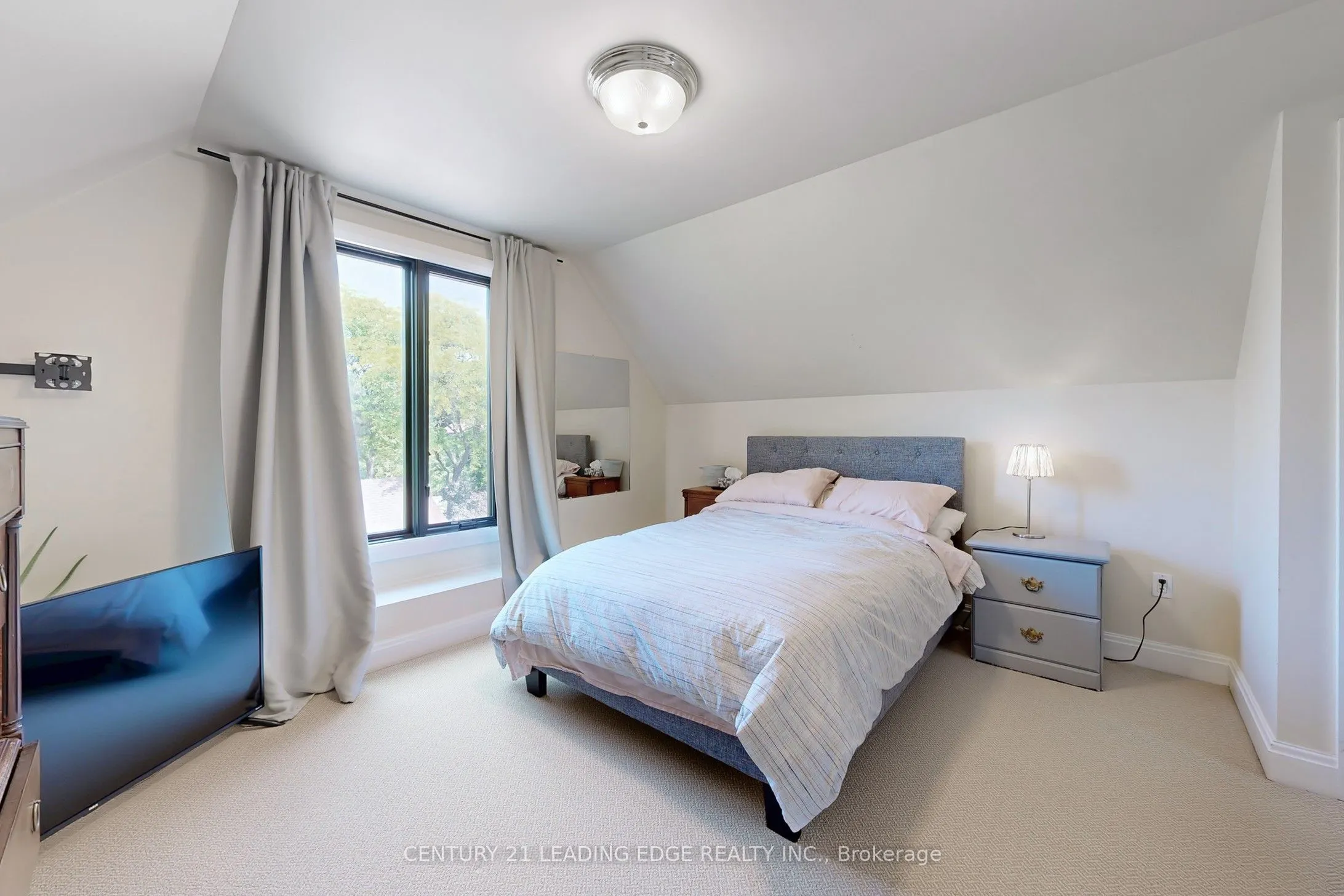 18 Ridgevale Drive