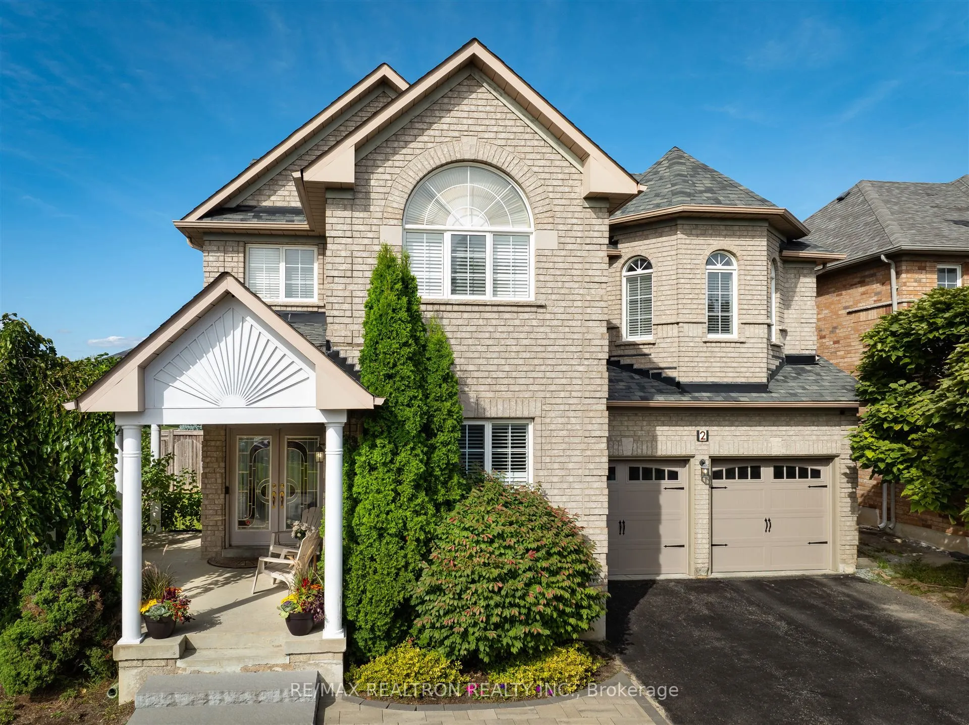 2 Foxfield Crescent