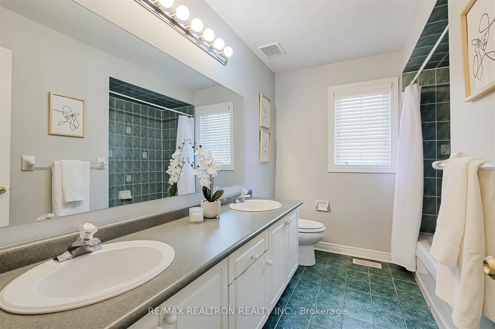 2 Foxfield Crescent