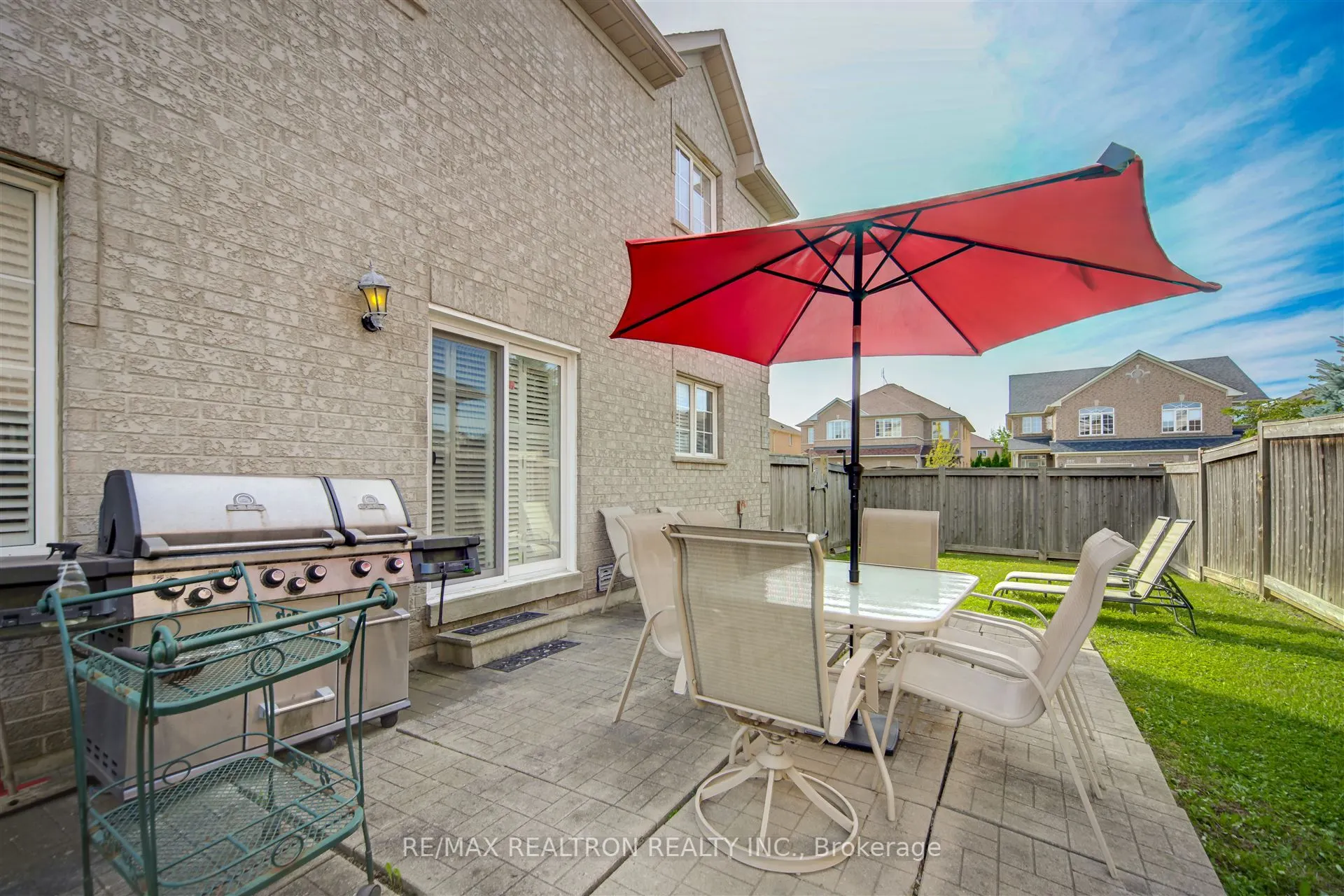 2 Foxfield Crescent