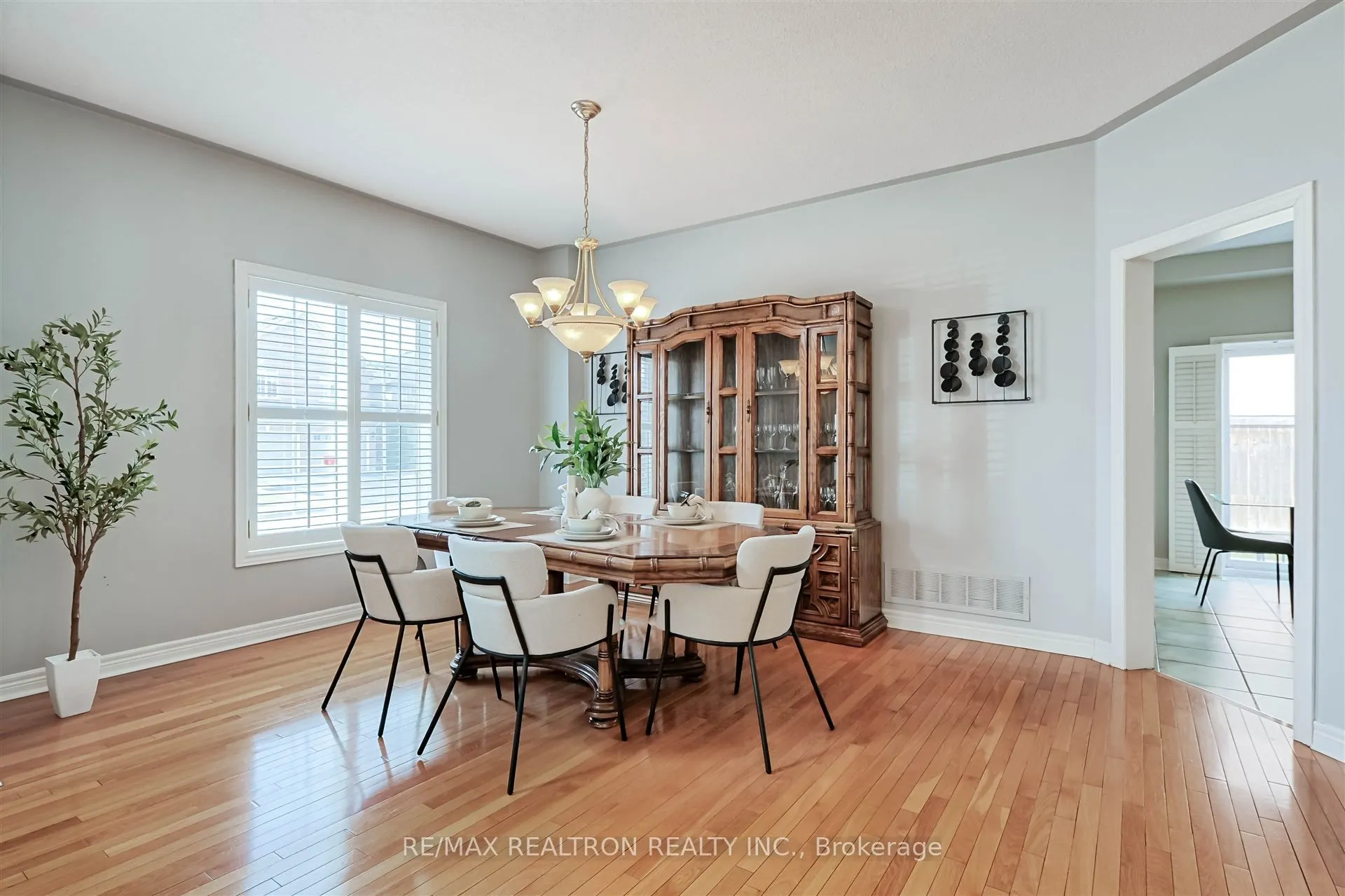 2 Foxfield Crescent