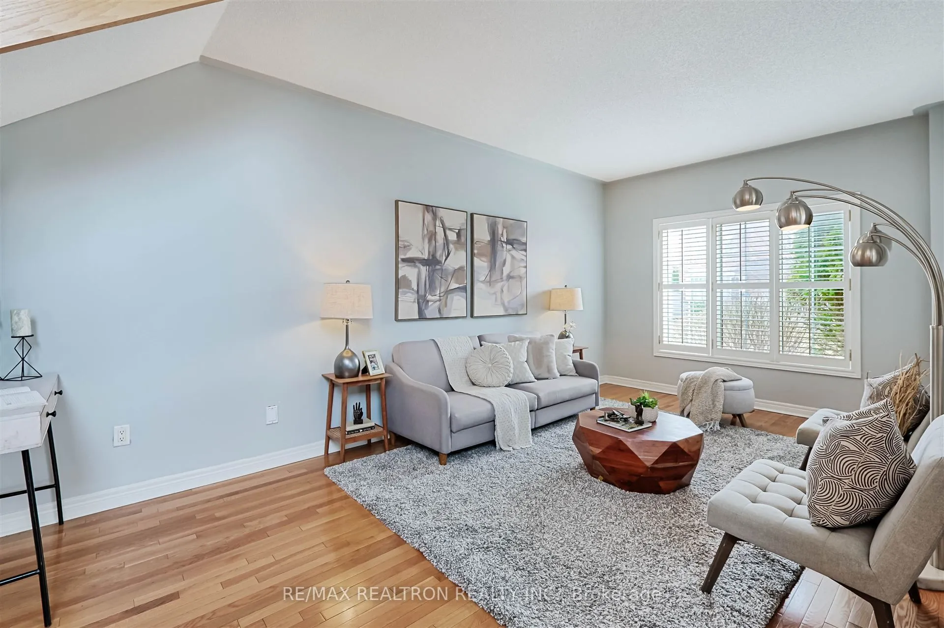 2 Foxfield Crescent