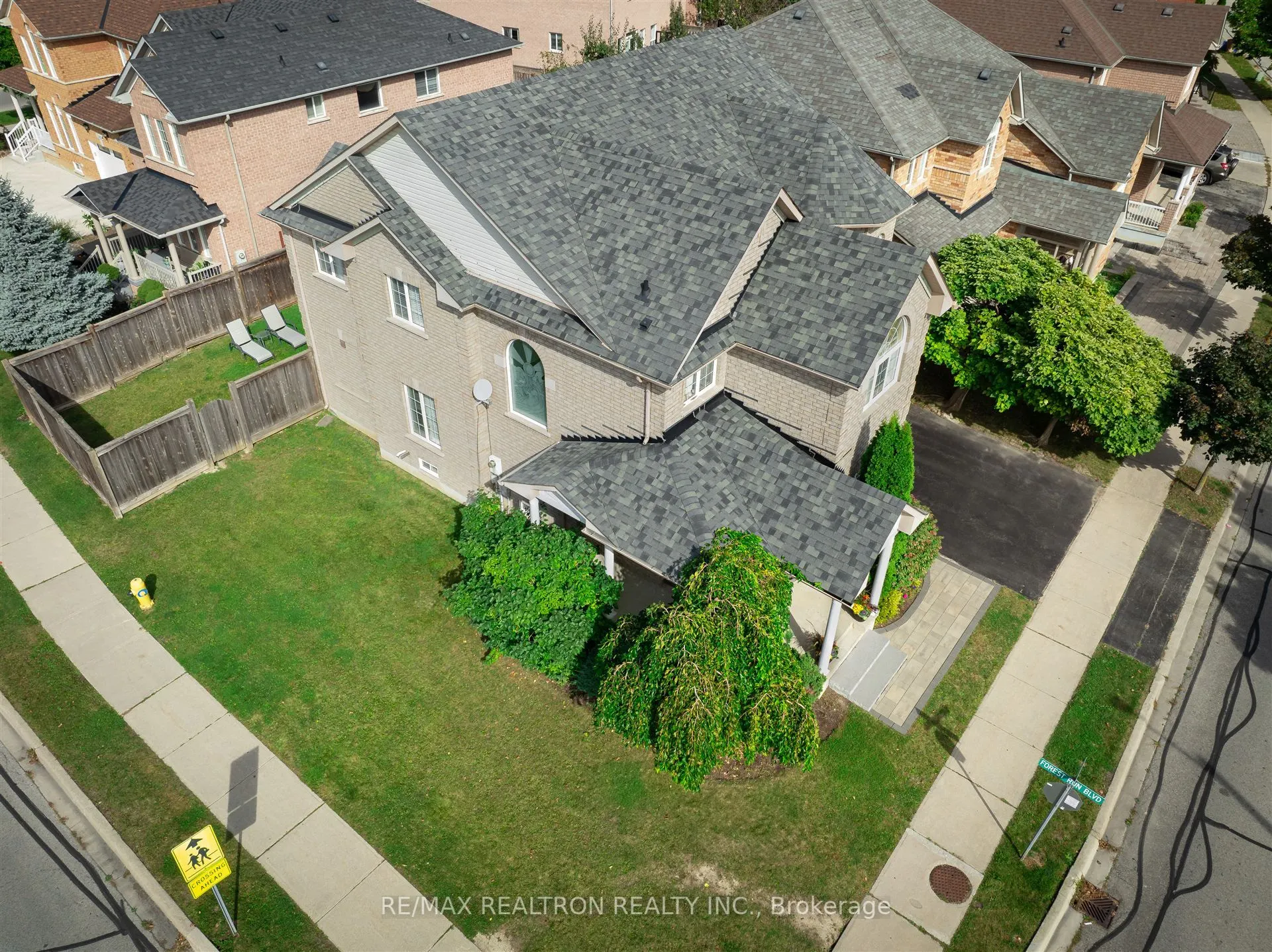 2 Foxfield Crescent