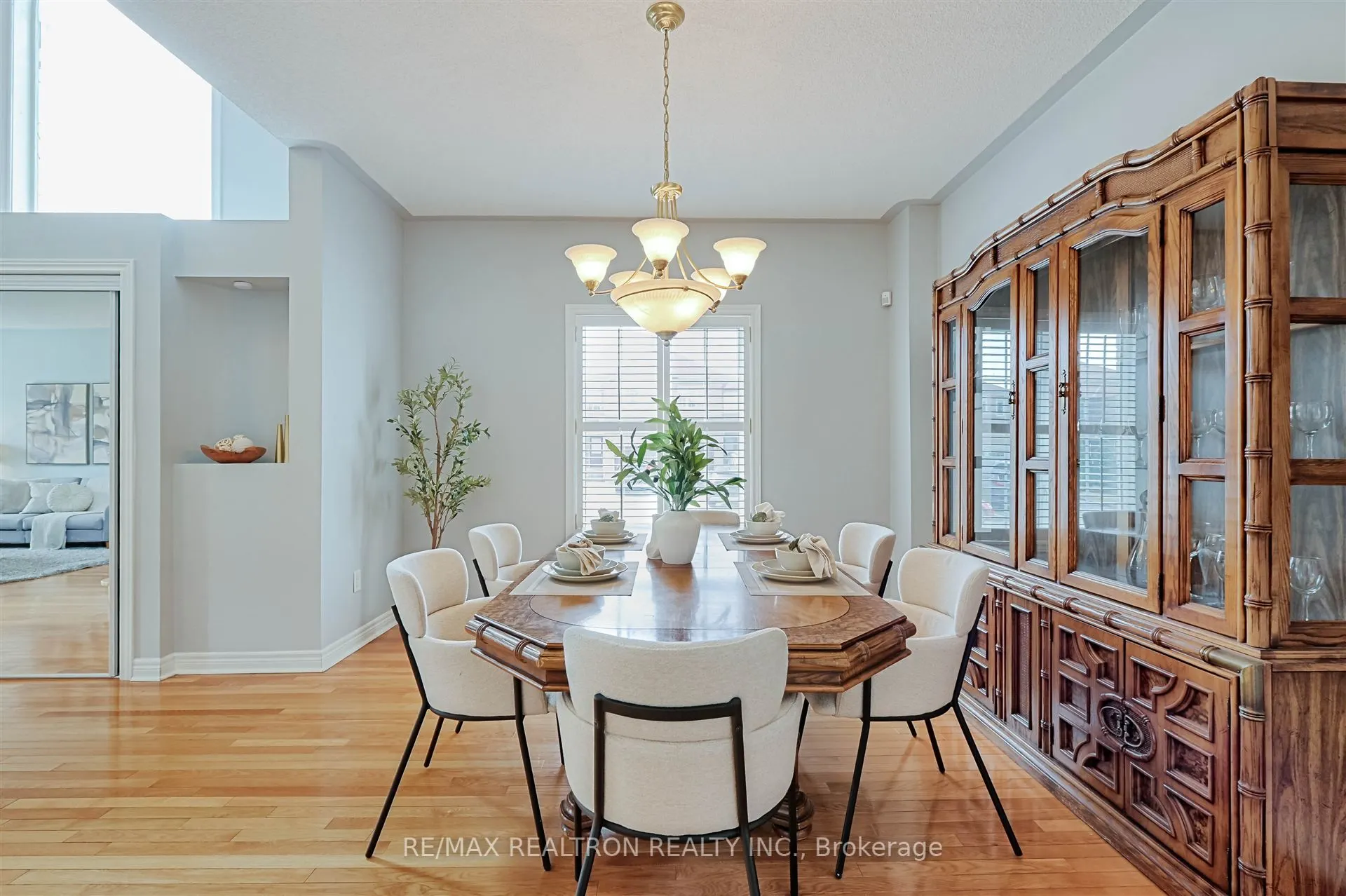 2 Foxfield Crescent