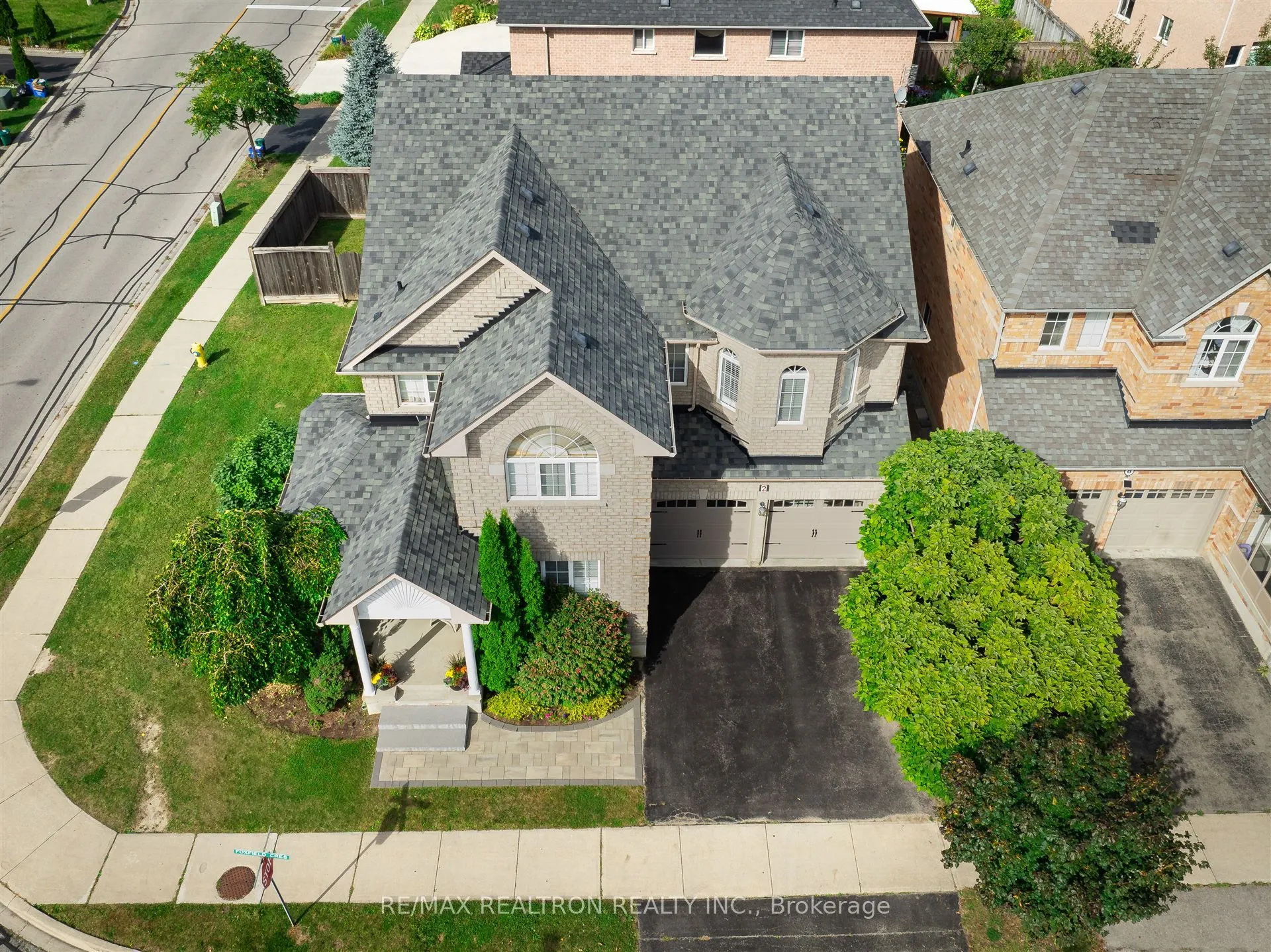 2 Foxfield Crescent