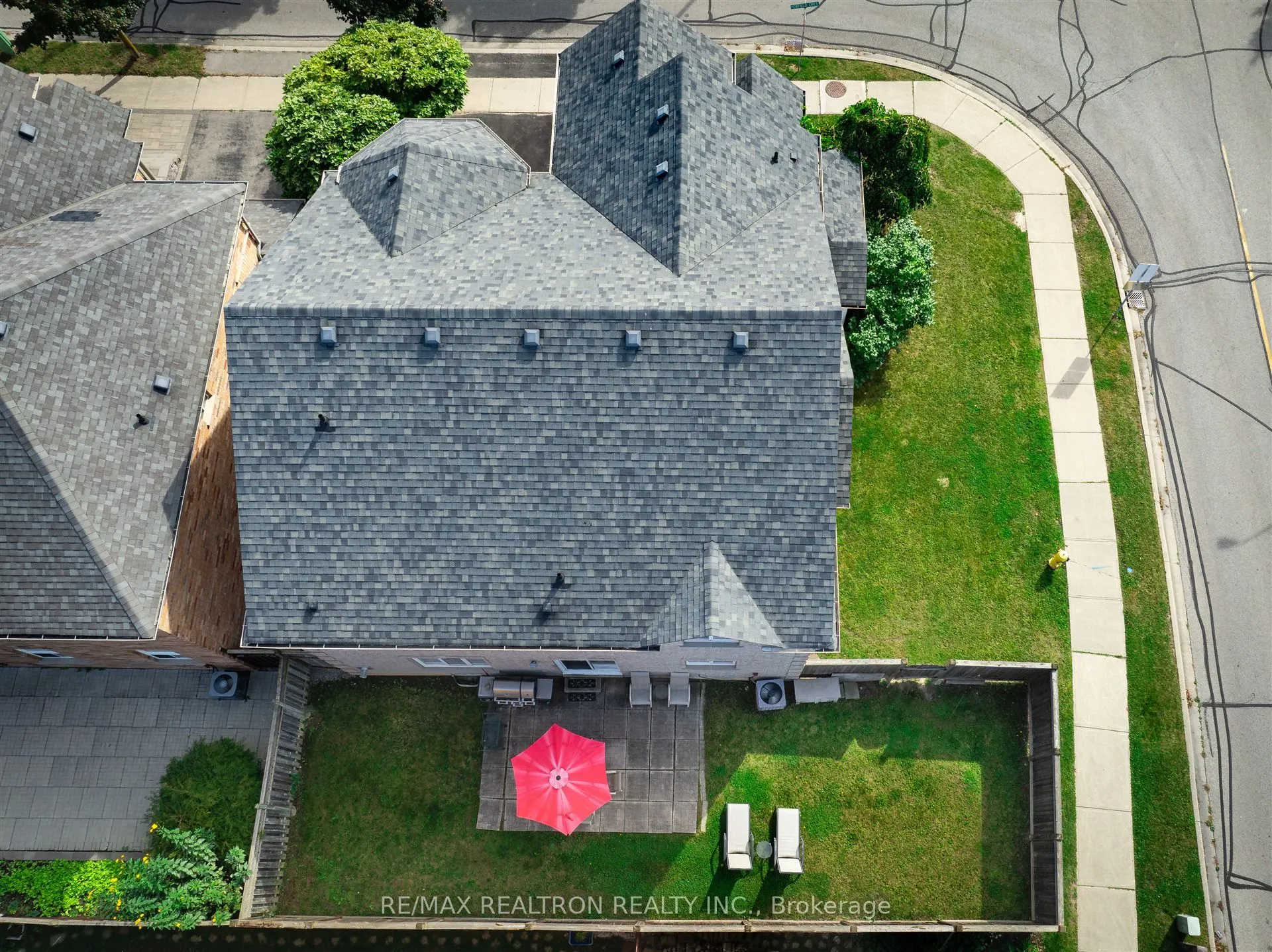 2 Foxfield Crescent