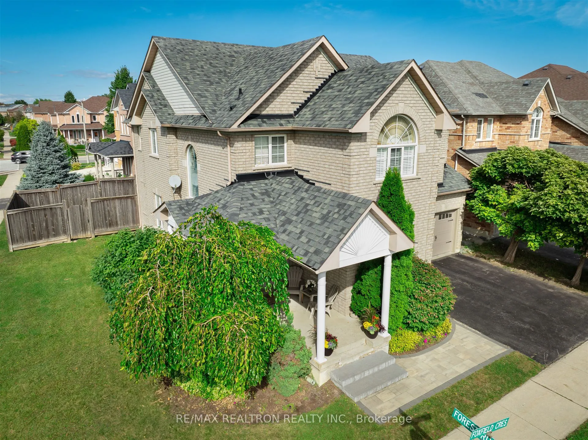 2 Foxfield Crescent