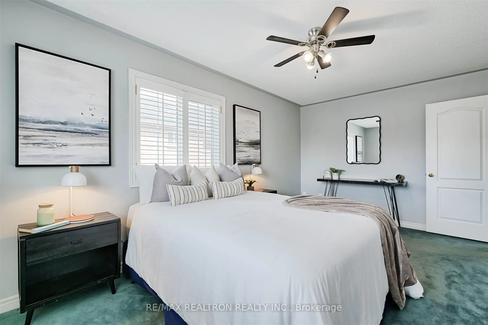 2 Foxfield Crescent