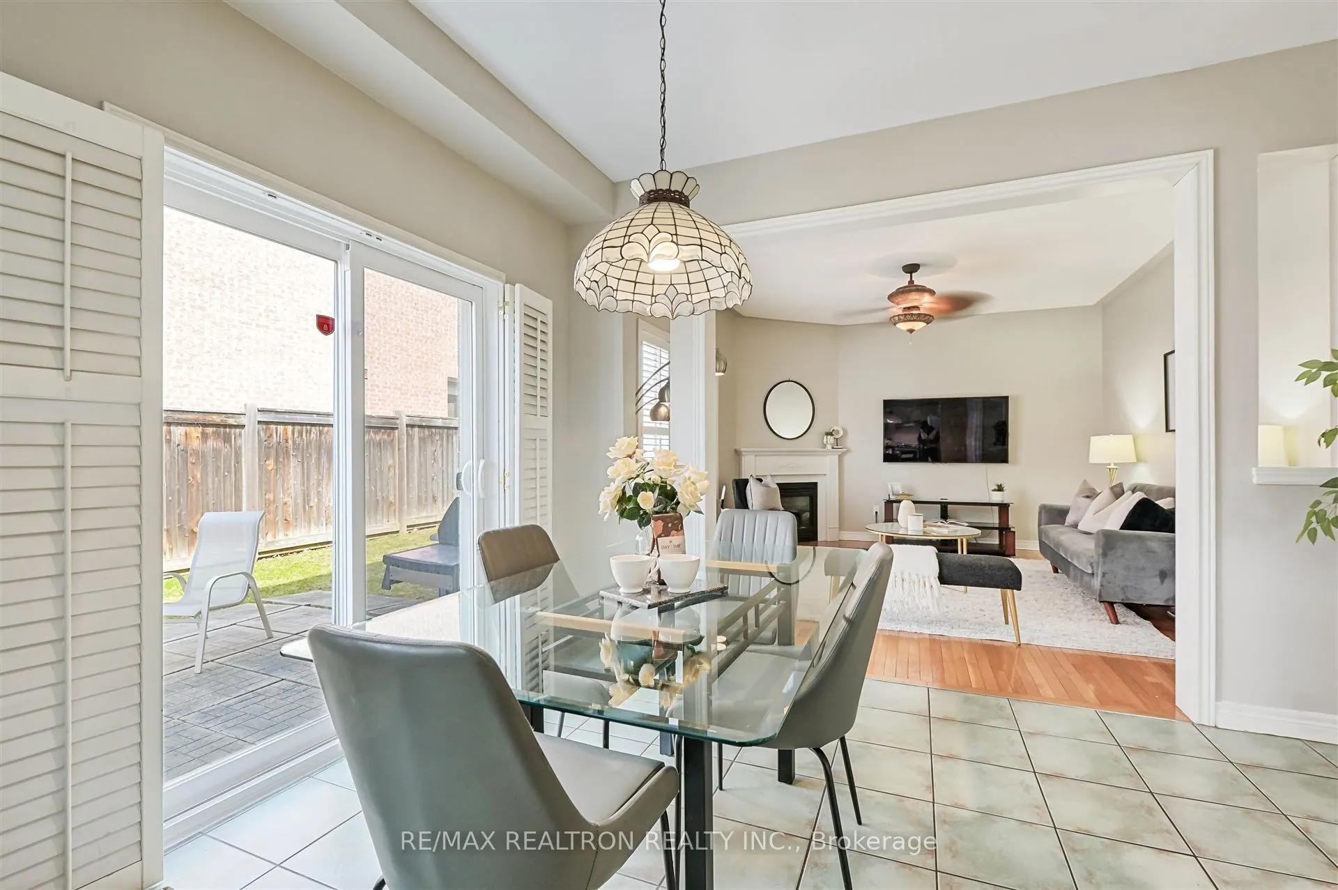 2 Foxfield Crescent