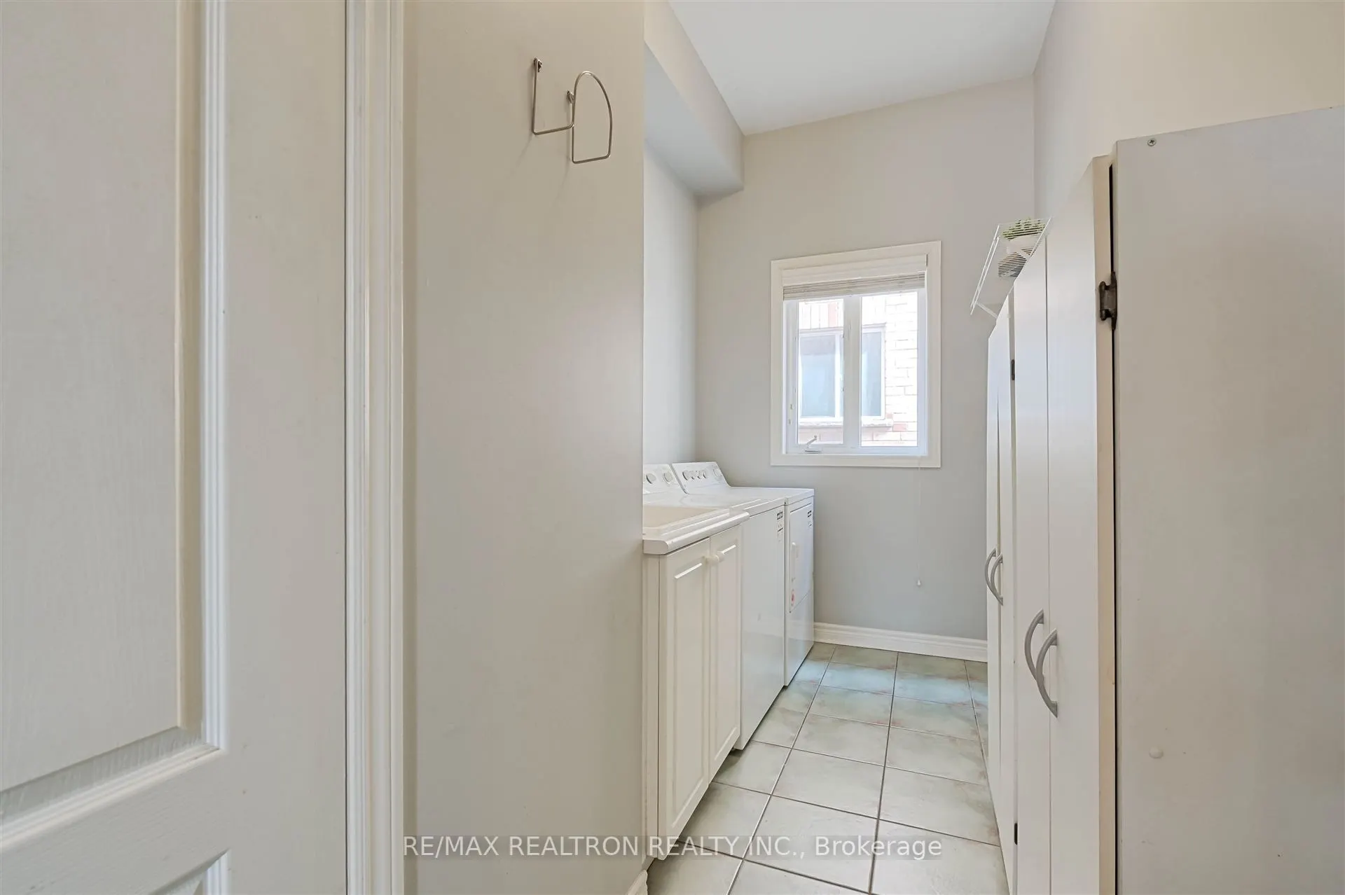 2 Foxfield Crescent