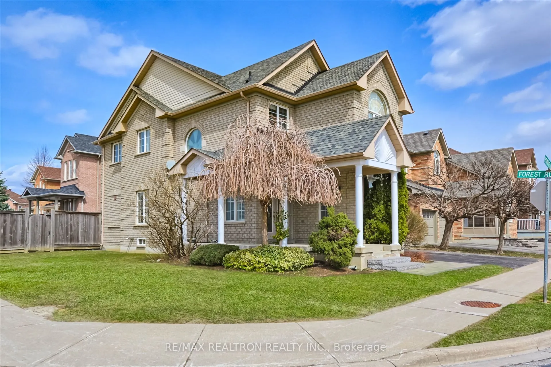 2 Foxfield Crescent